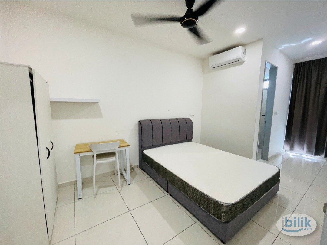 Image 1 of Kenwingston Platz Master Room w Aircon - Room rental in 