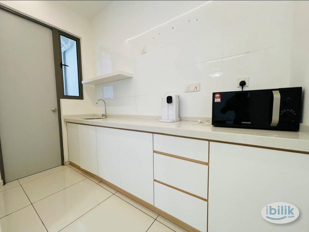 Image 5 of Kenwingston Platz Master Room w Aircon - Room rental in 