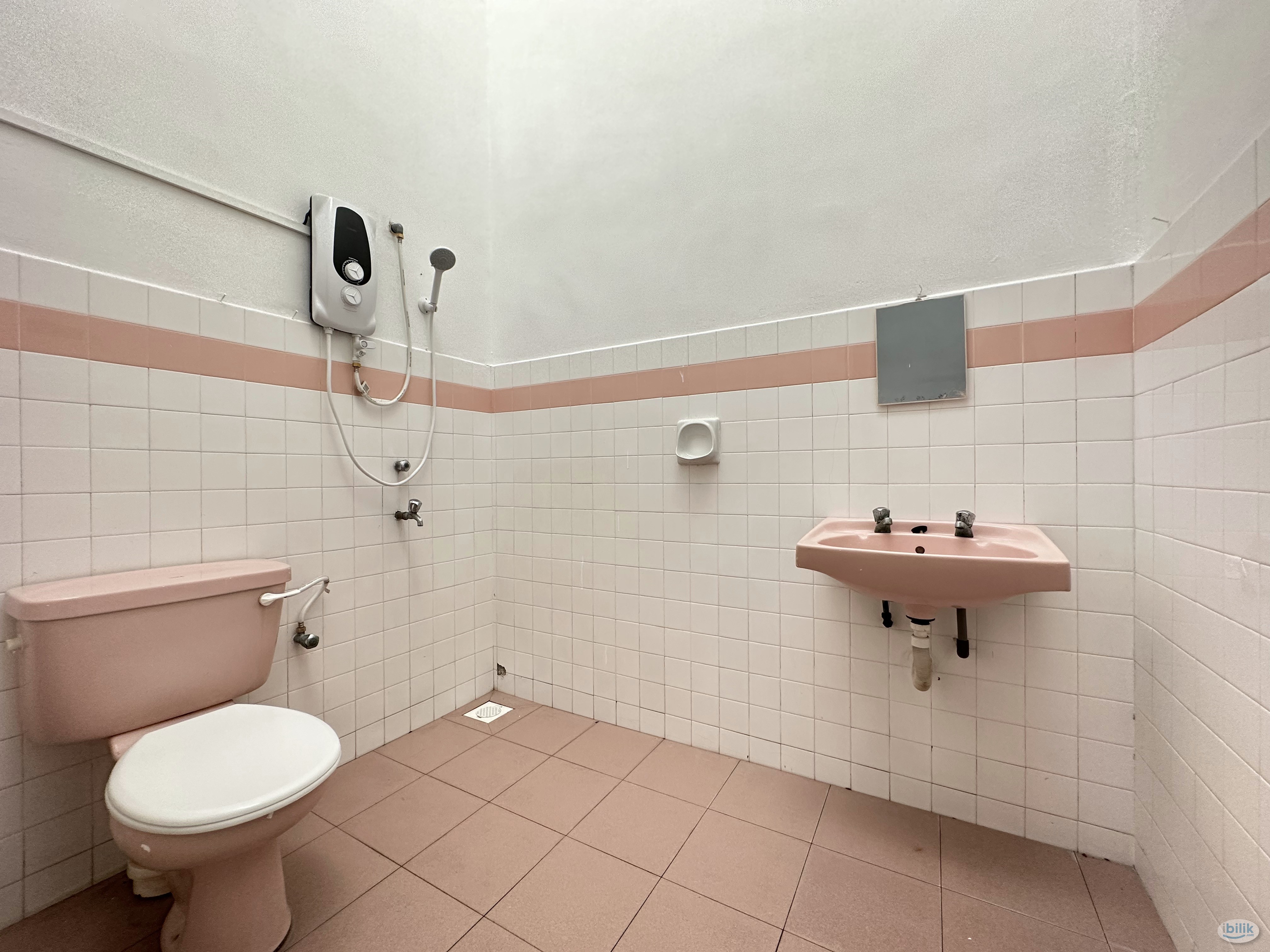 Image 2 of 🤩Tun Aminah Super Cheap Fully Furnished Single Room Available😍 - Room rental in 
