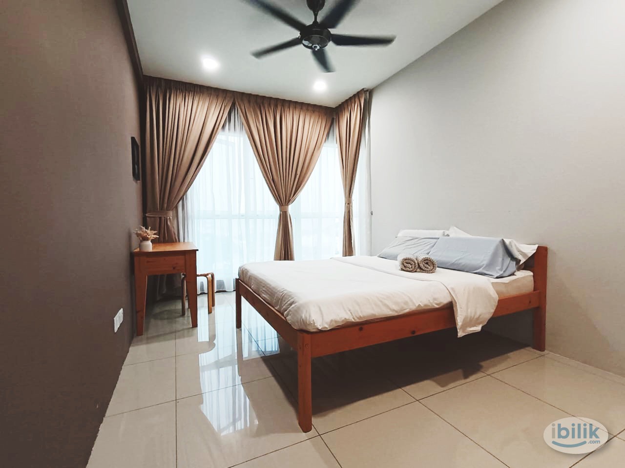 Image 1 of Master Room with private car park, near industry area and airport - Room rental in 