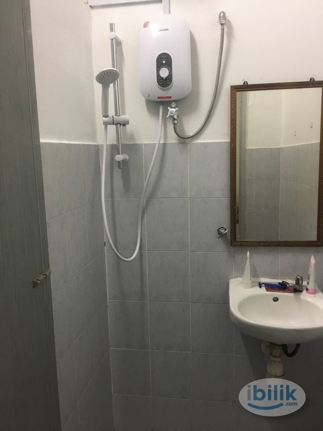Image 1 of Female Middle Room @ Sri Saujana near Komtar, ICT Mall, First Avenue, Jen Hotel n St Giles Wembley Hotel - Room rental in 