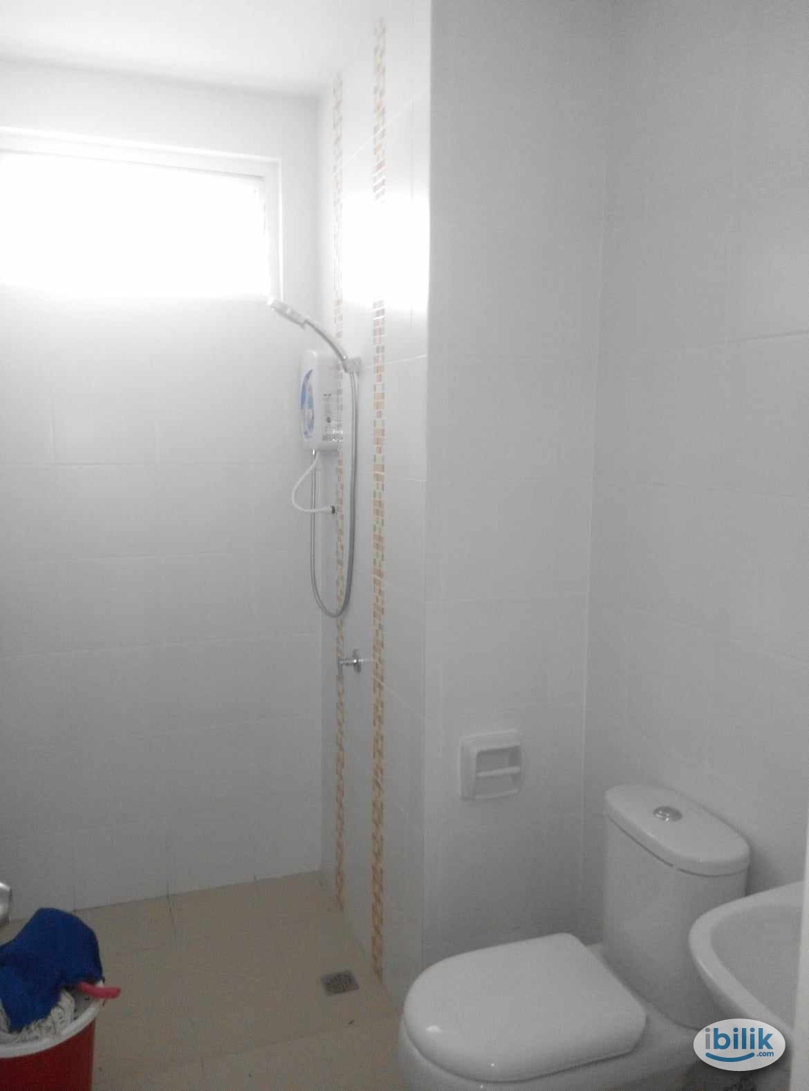 Image 4 of Middle Room at Fiera Vista, Sungai Ara - Room rental in 