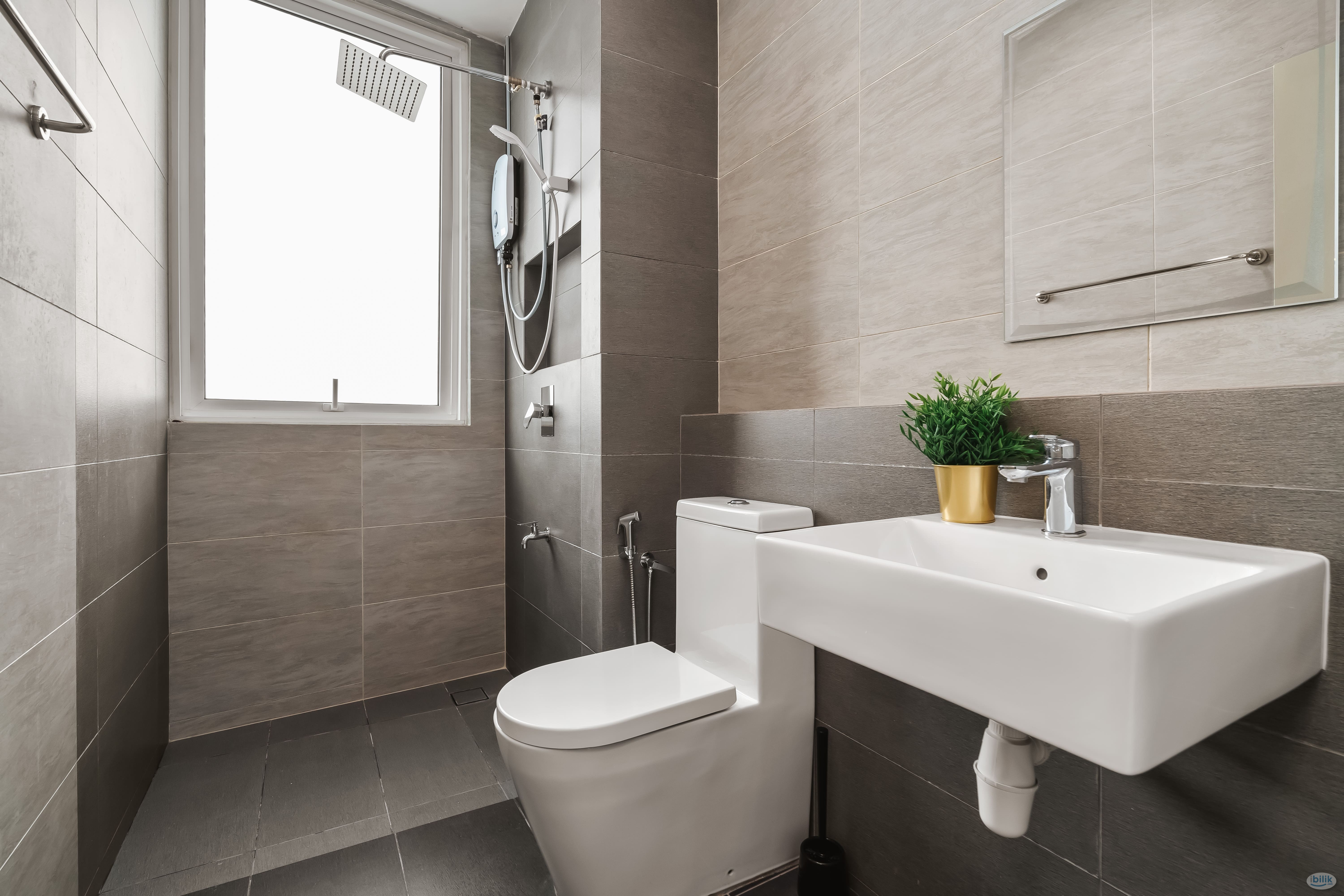 Image 5 of Middle Room at Rica Residence, Sentul [PROMO] - Room rental in 