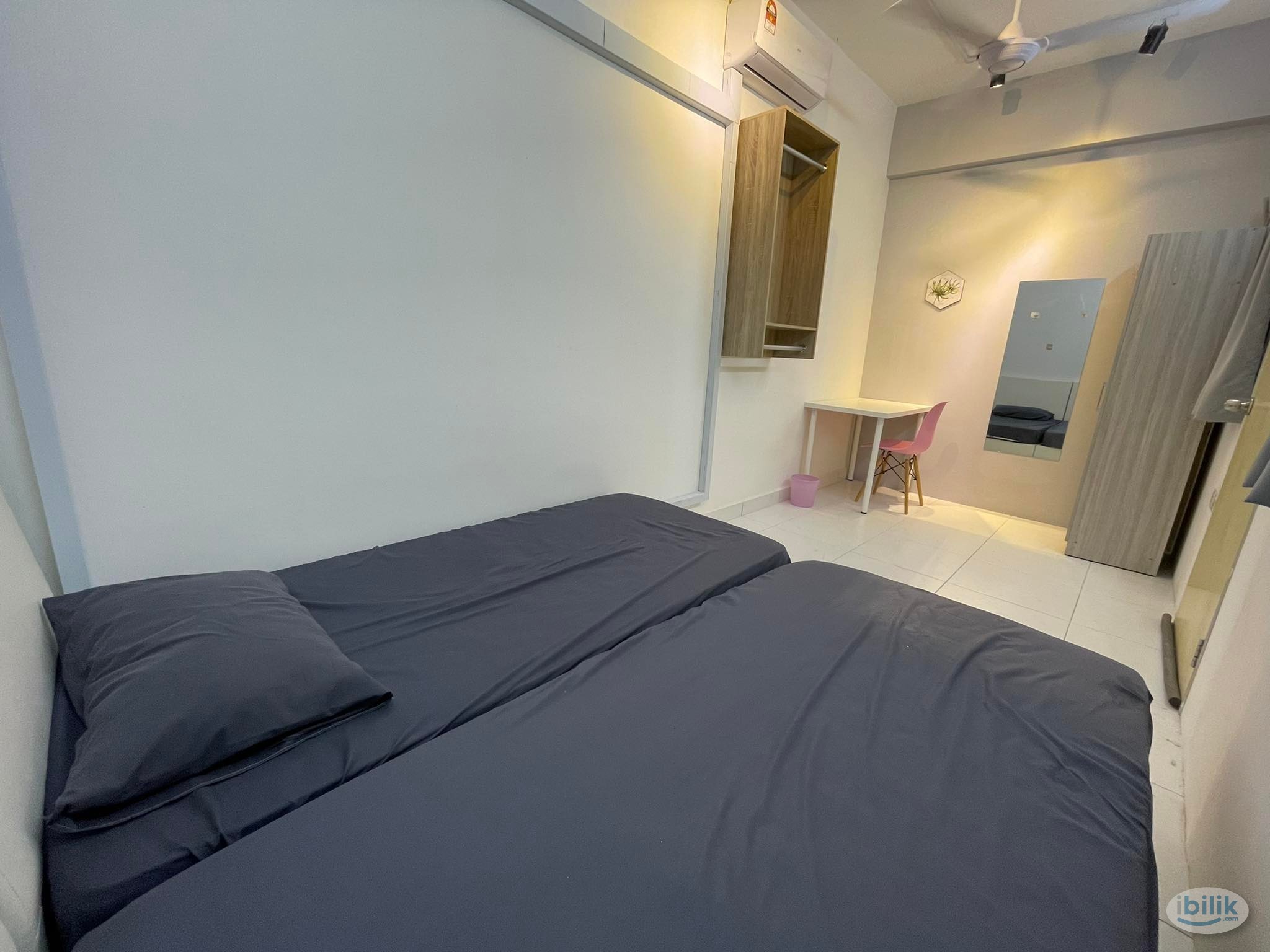Image 1 of Middle Room at Elit Heights, Bayan Baru - Room rental in 