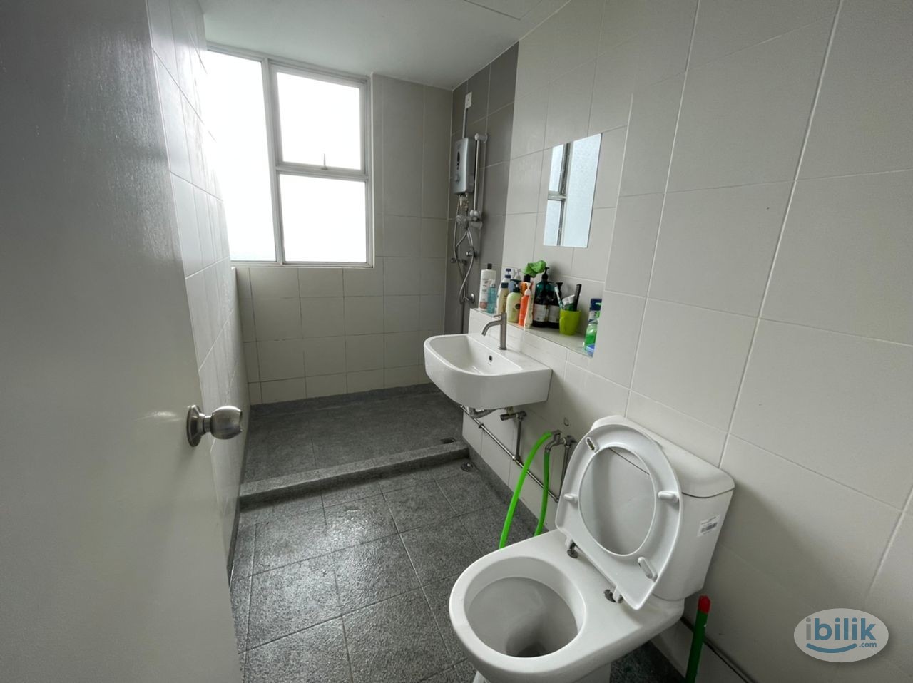 Image 3 of Middle Room at Elit Heights, Bayan Baru - Room rental in 