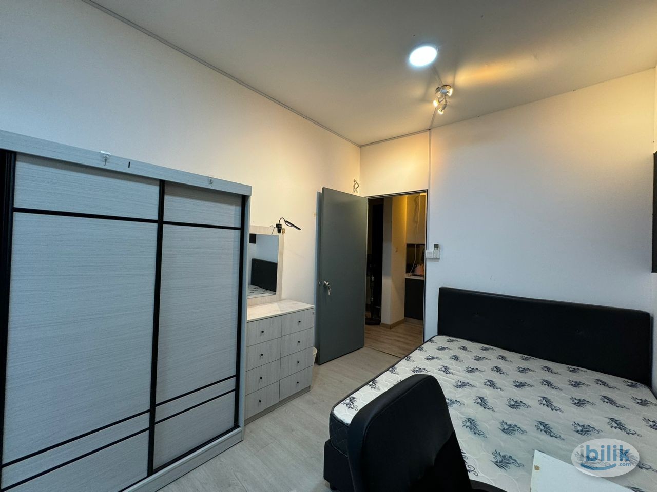 Image 1 of Fully Furnished👍 Middle Room at Emporis Kota Damansara - Room rental in 