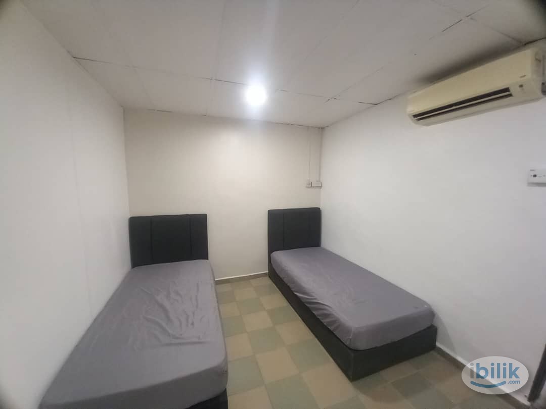 Image 1 of Middle Room at Taman Century Garden, Johor Bahru - Room rental in 
