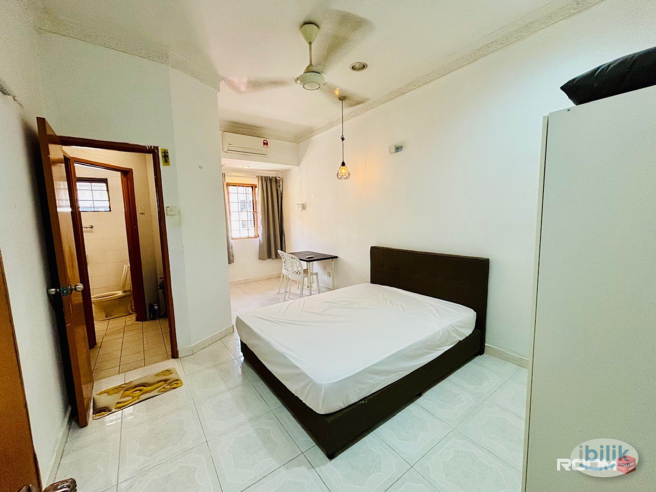 Image 1 of Master Room walking distance to One Utama Landed House Immediate Move in - Room rental in 
