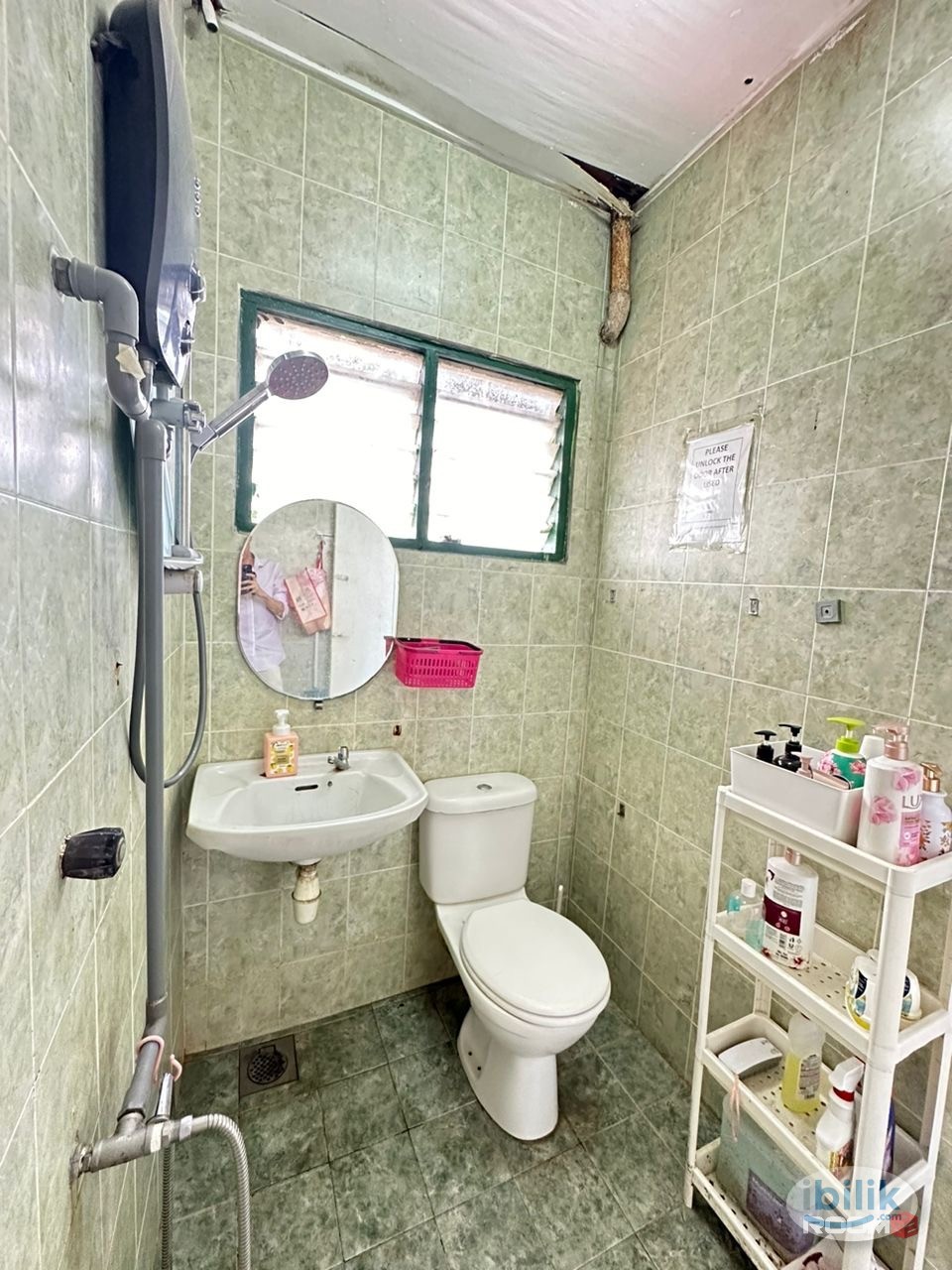 Image 2 of Master Room walking distance to One Utama Landed House Immediate Move in - Room rental in 
