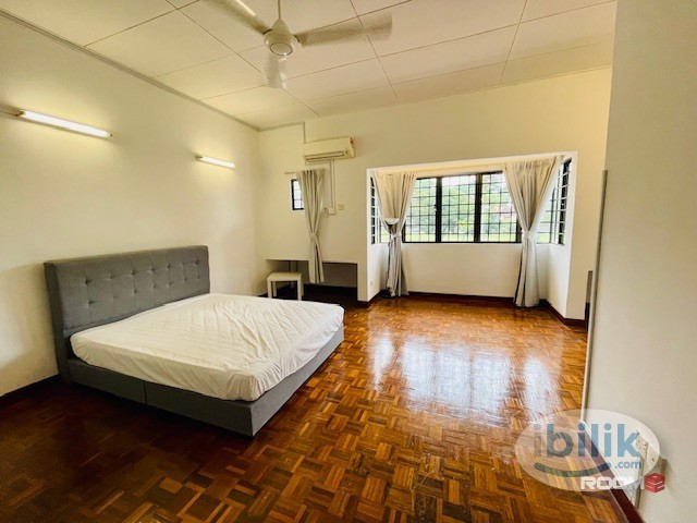 Image 3 of Master Room walking distance to One Utama Landed House Immediate Move in - Room rental in 