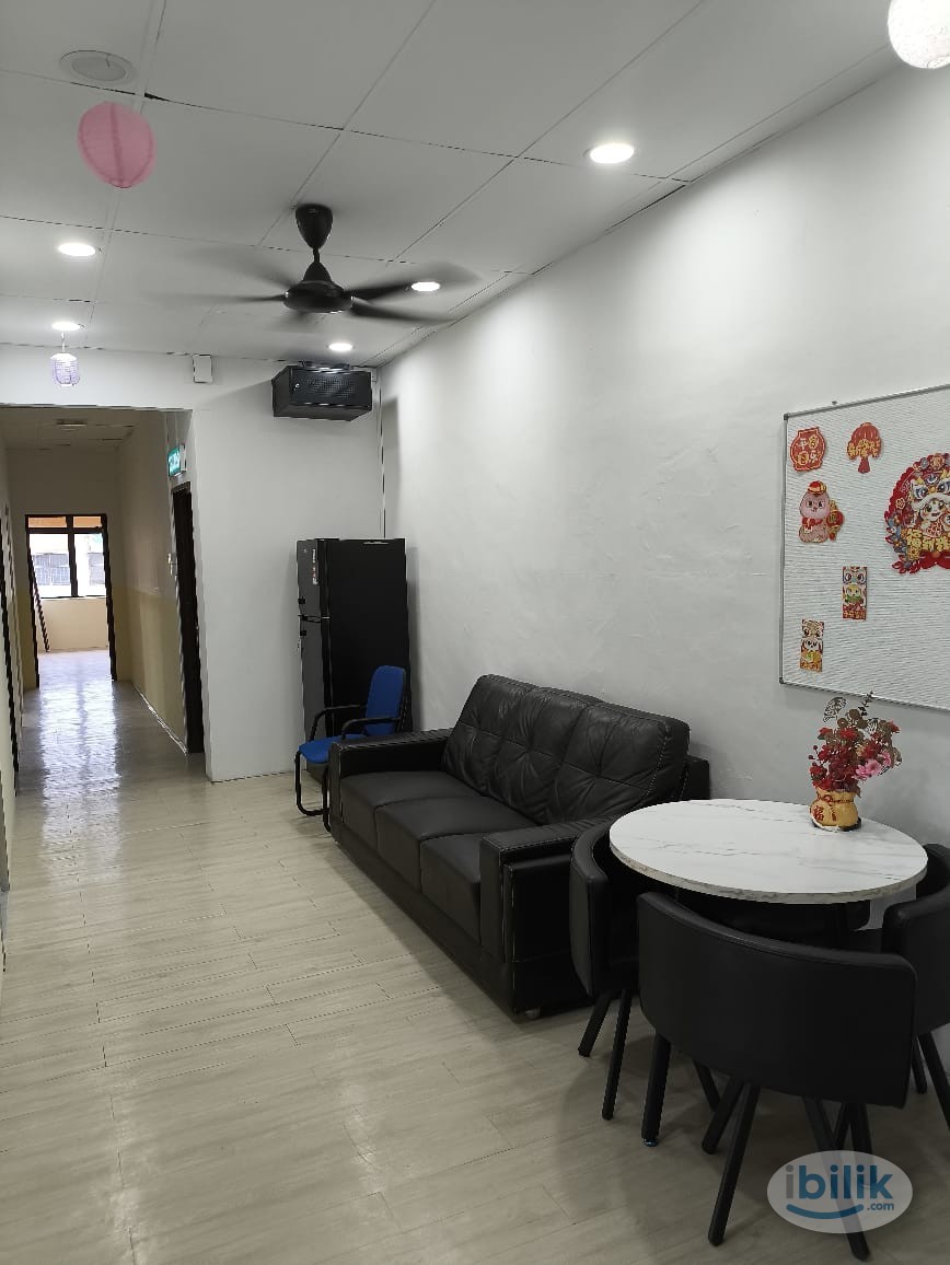 Image 1 of Newly renovated Room and near to amenities - Room rental in 