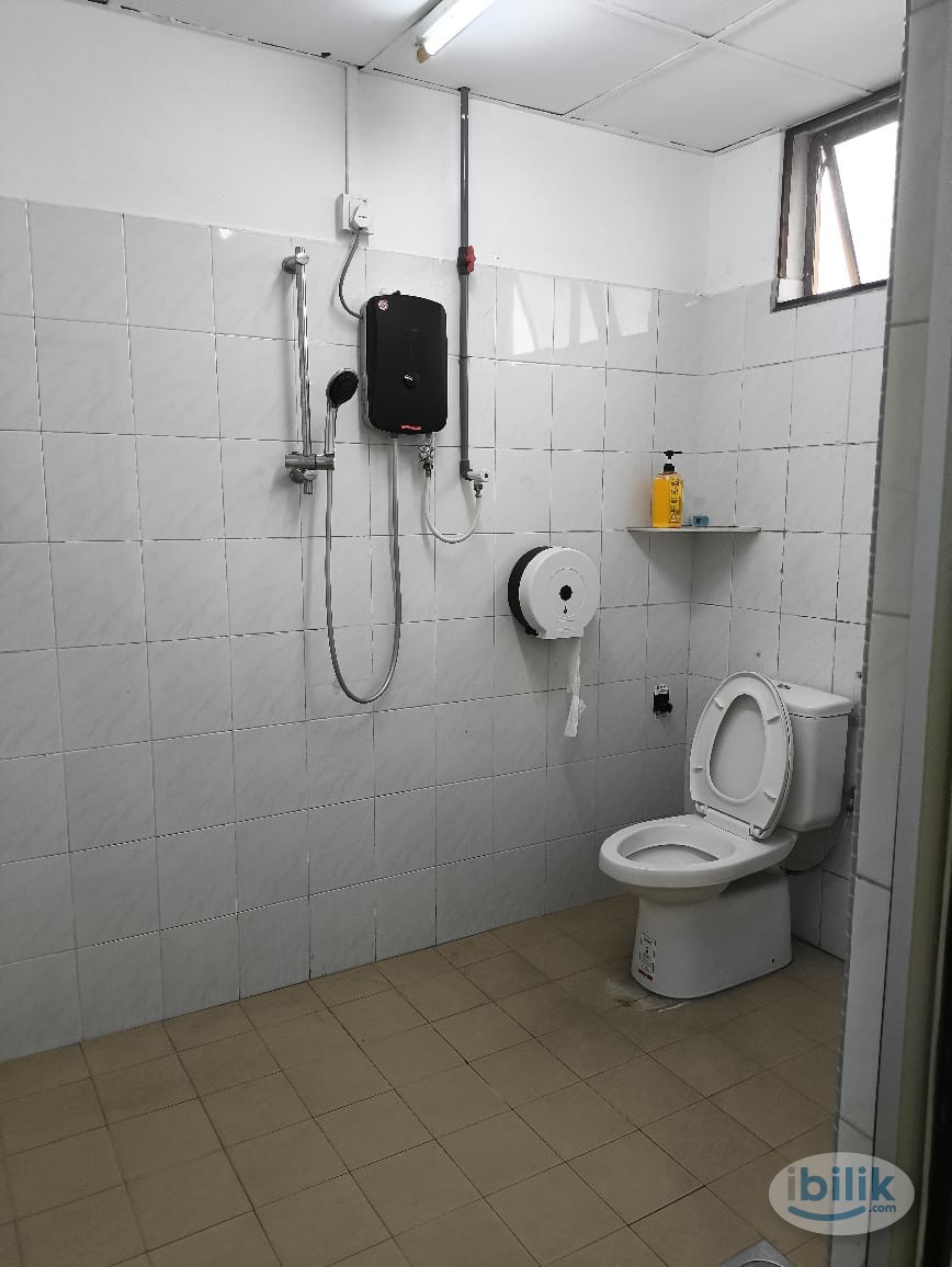 Image 2 of Newly renovated Room and near to amenities - Room rental in 