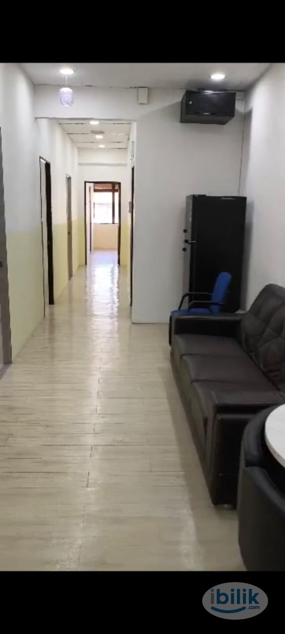 Image 3 of Newly renovated Room and near to amenities - Room rental in 