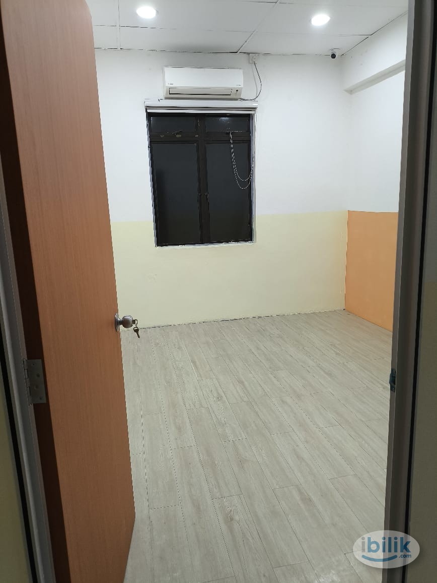 Image 4 of Newly renovated Room and near to amenities - Room rental in 