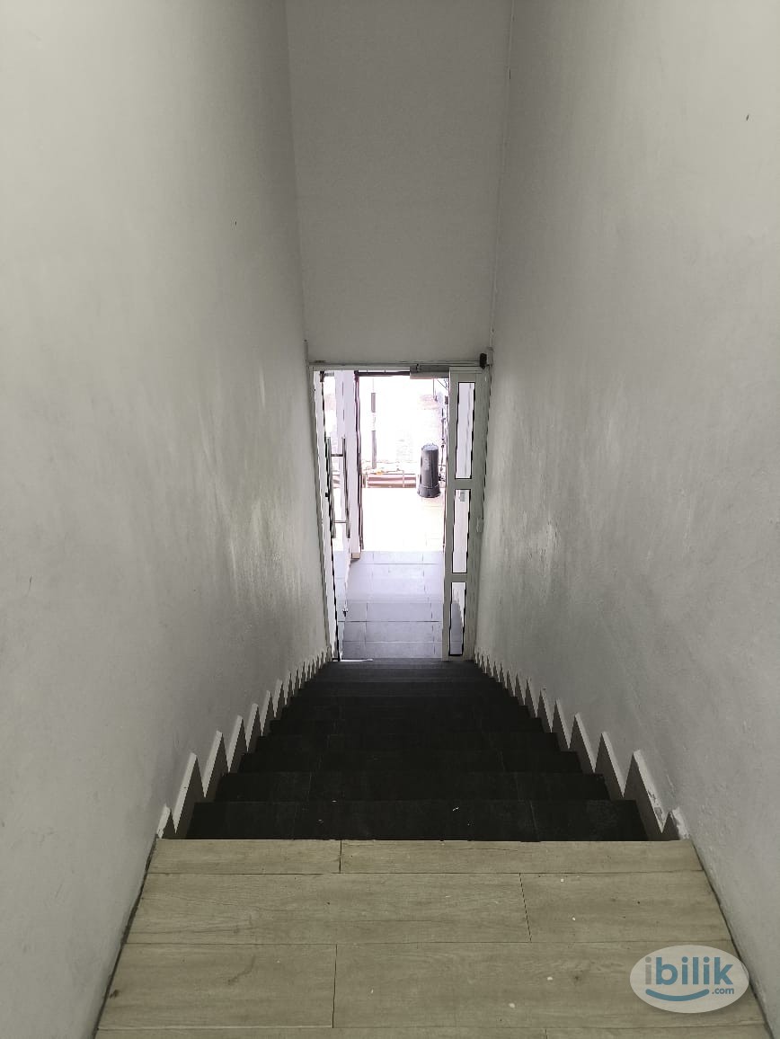 Image 5 of Newly renovated Room and near to amenities - Room rental in 