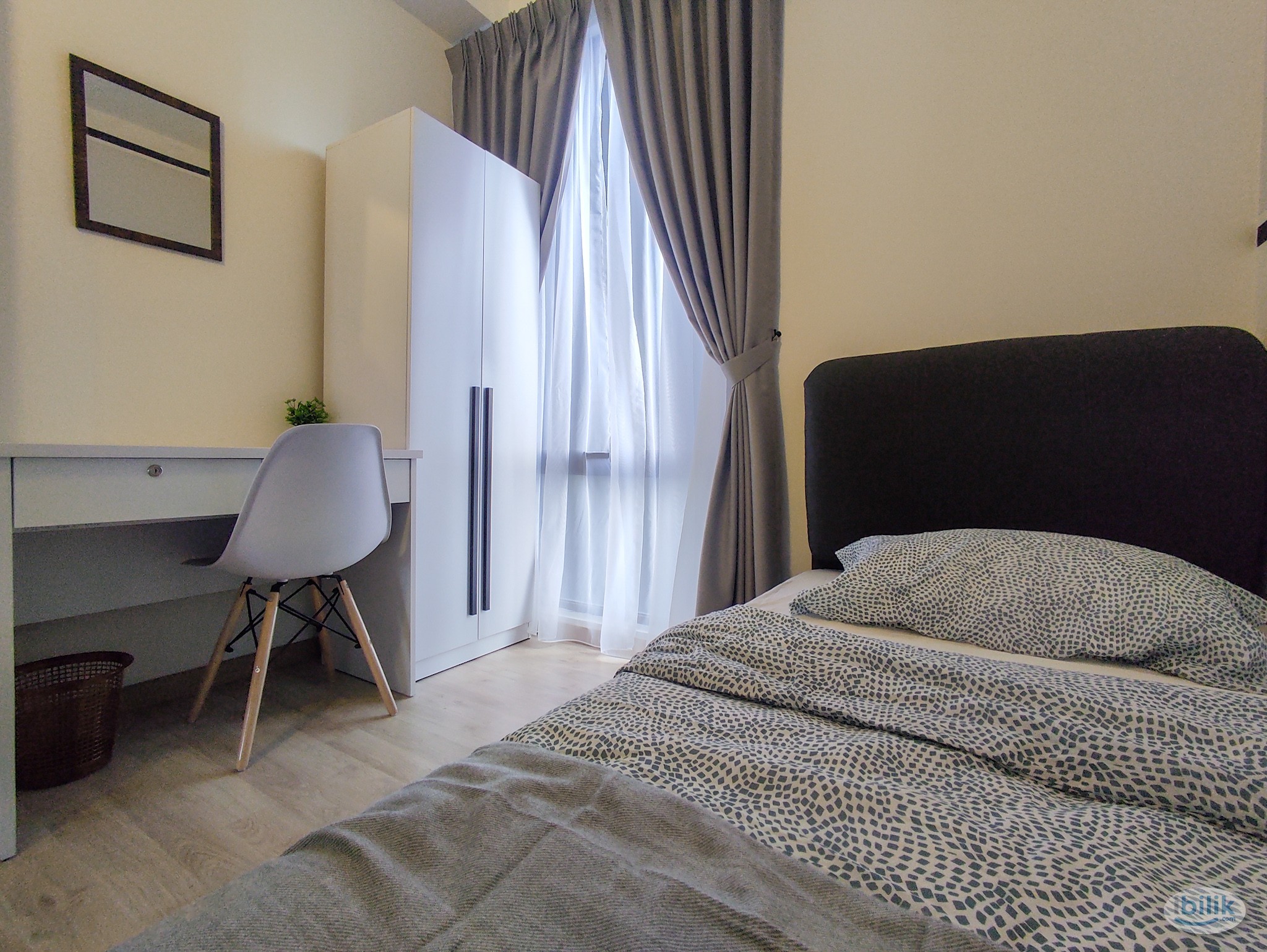 Image 2 of Mix Gender Single Room with window at emporis kota damansara - Room rental in 