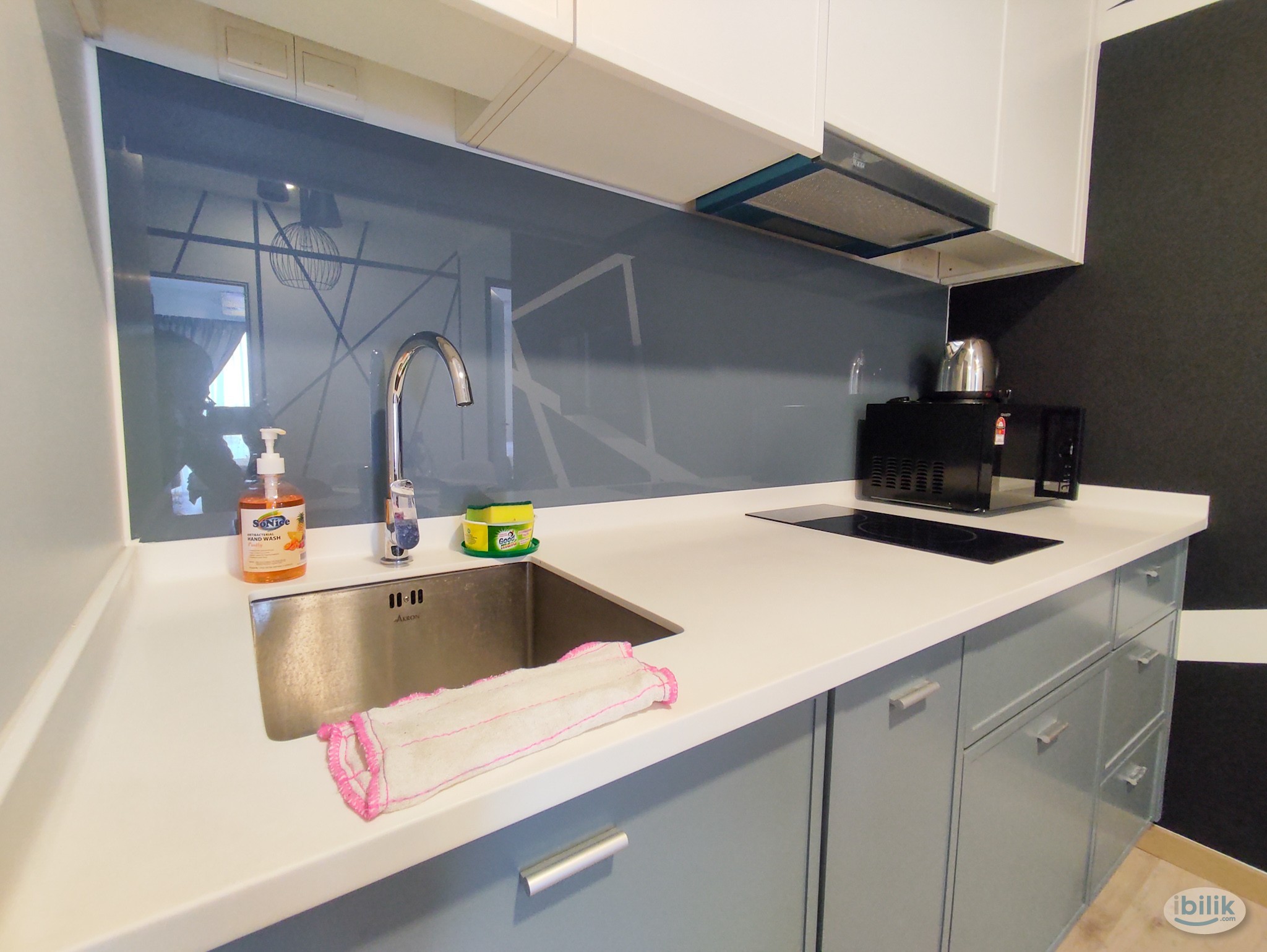 Image 4 of Mix Gender Single Room with window at emporis kota damansara - Room rental in 