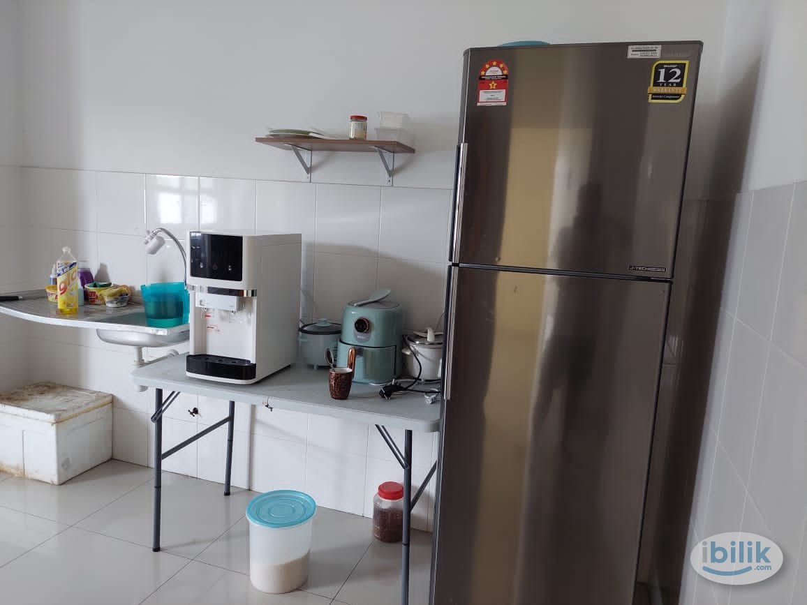 Image 2 of Furnished Middle Room - Room rental in 