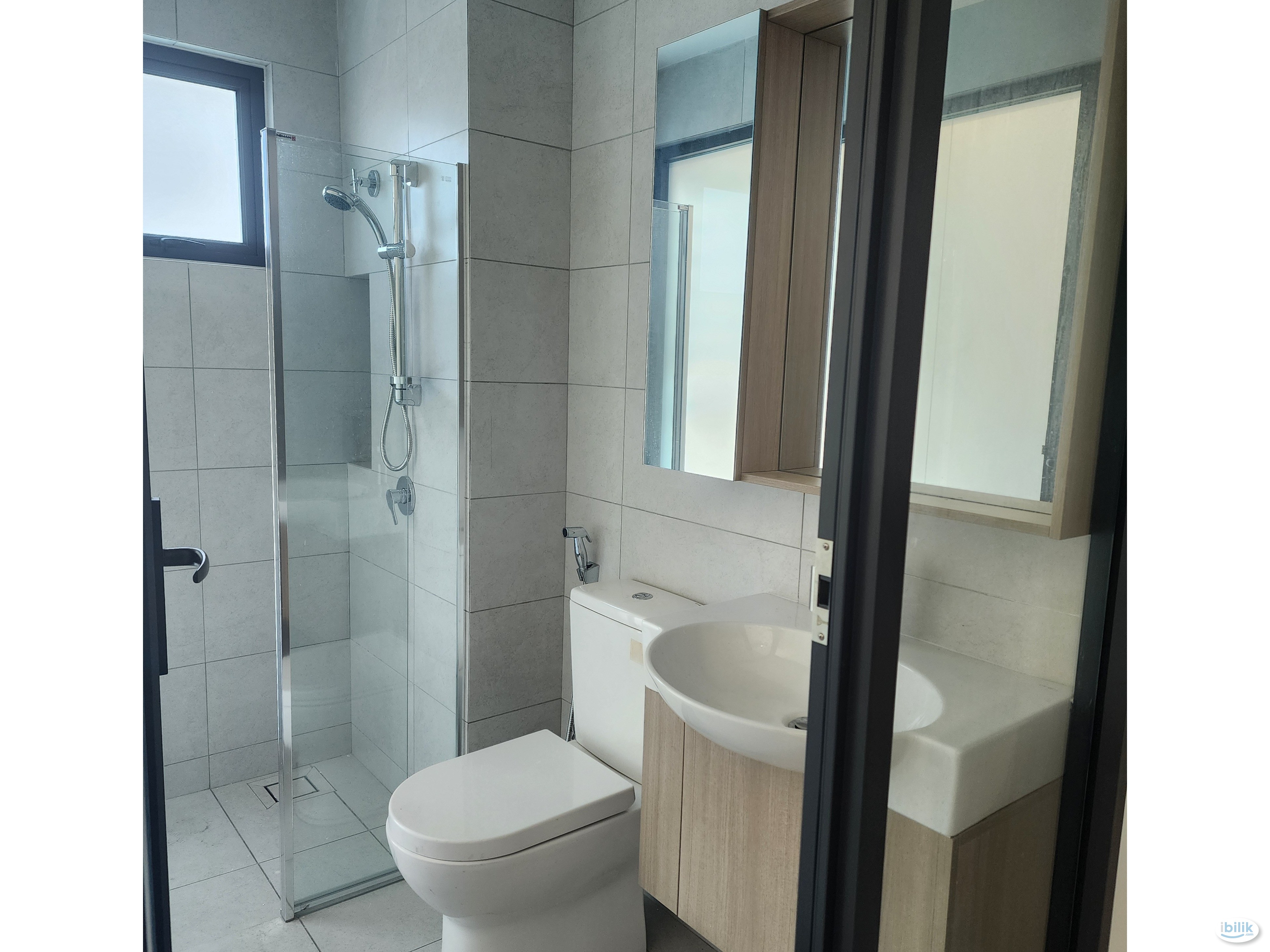 Image 1 of Middle Room at Batu Kawan, Seberang Perai - Room rental in 