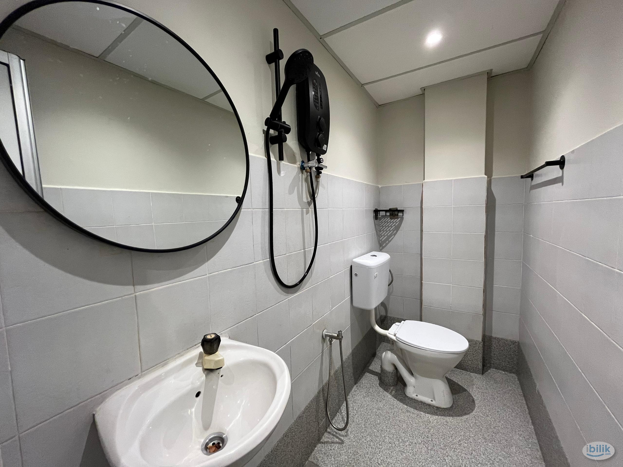 Image 5 of ⭐Co-Living Spacious Room for Rent at Bandar Hilir Melaka, near Jonker Walk ⭐ - Room rental in 