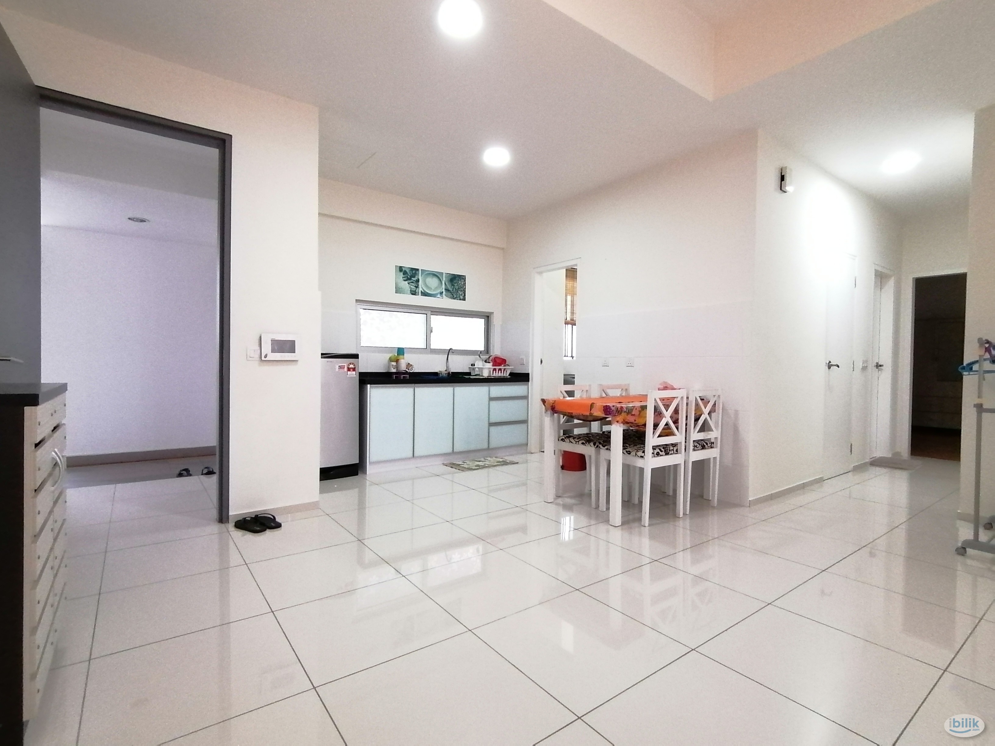 Image 5 of *Female Only* Master Room with Nice Lake View - Room rental in 