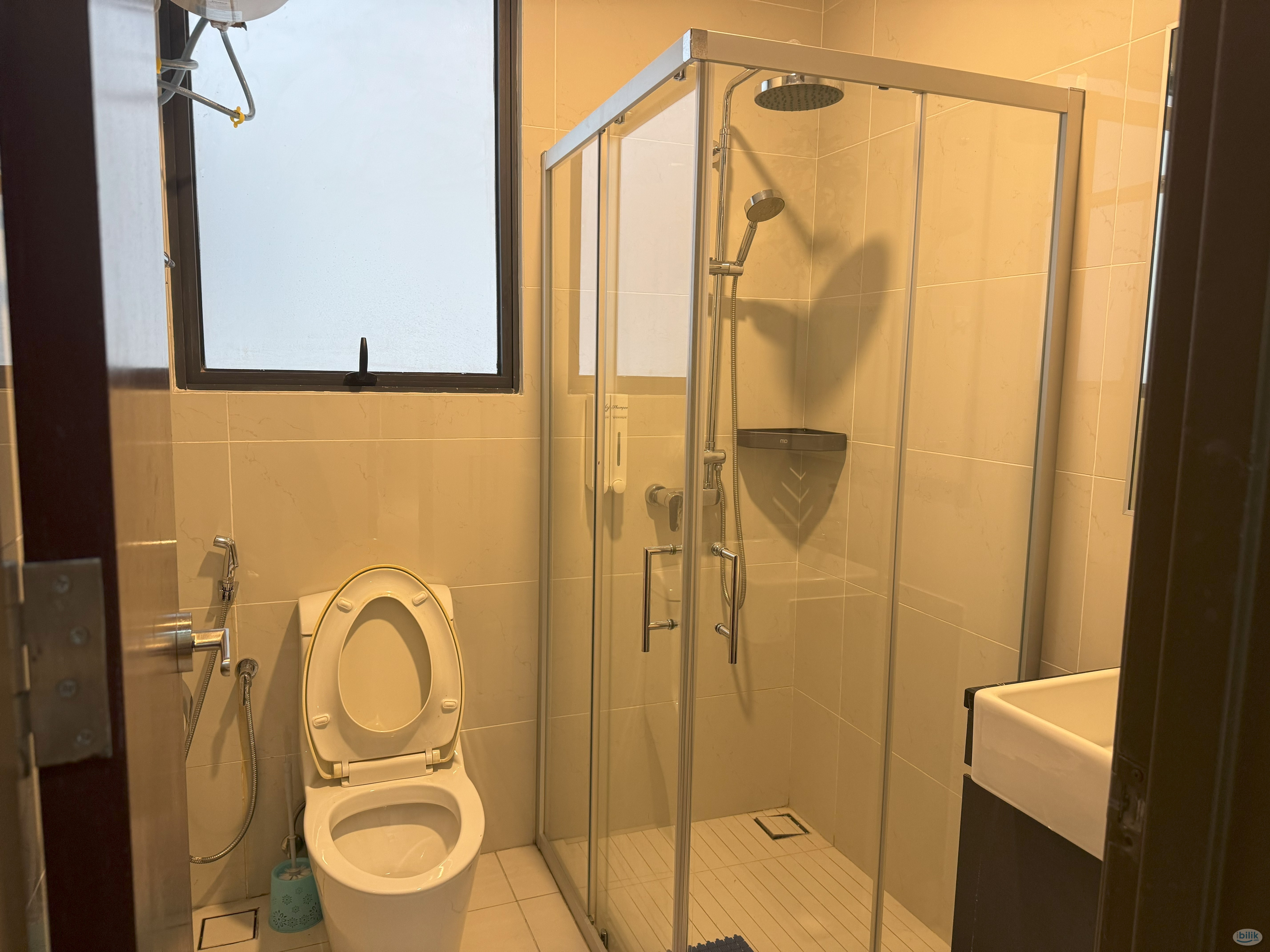 Image 3 of Master Room with aircon and attached Private Bathroom at Lovell, Danga Bay for Rent - Room rental in 