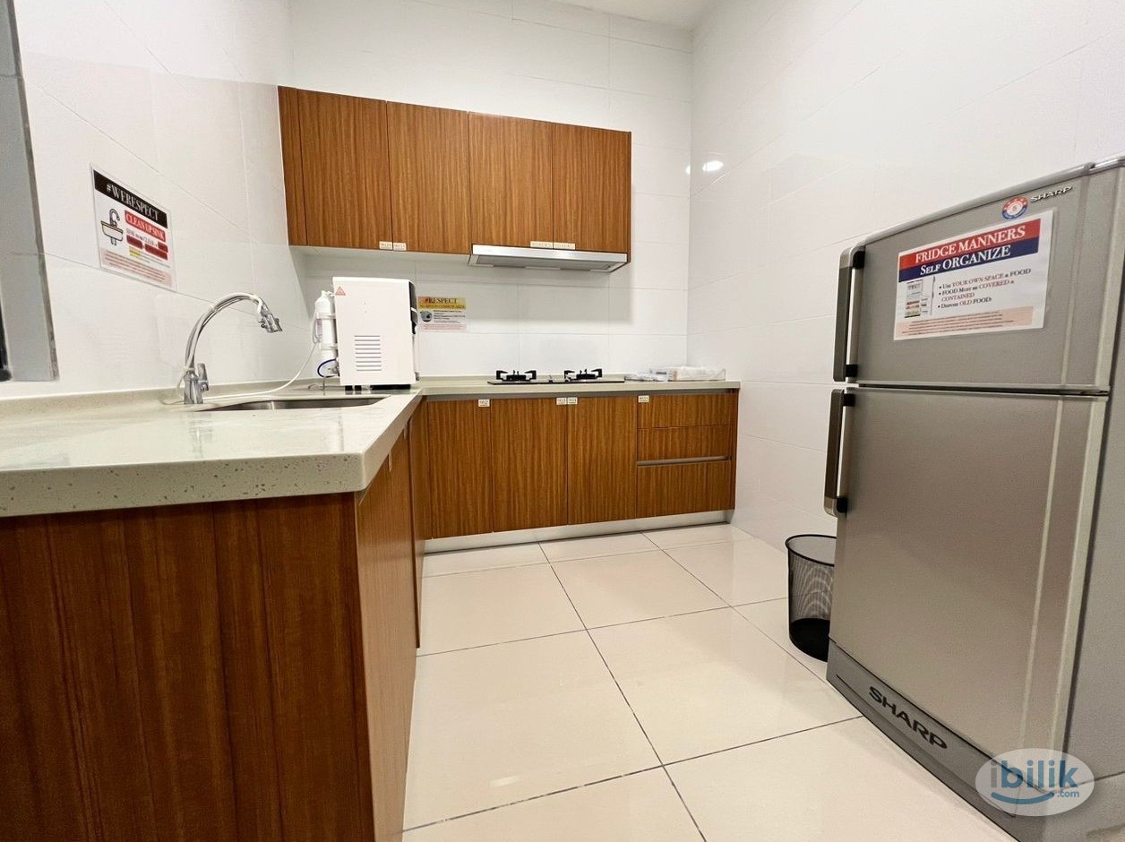Image 5 of ✨ Medium AC Room with Private Balcony for Rent @ VERANDO Residence, PJ (PJS 5), Bandar Sunway ✨ - Room rental in 