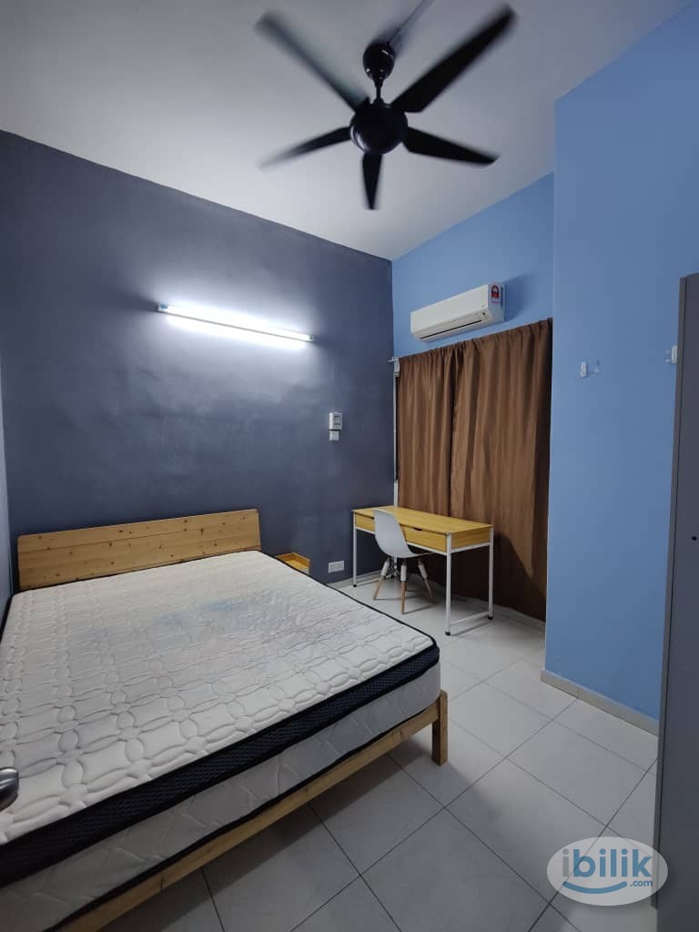 Image 3 of ⭐Free-Parking ⭐Landed House near Glomac⭐Middle Room at Glomac Centro, Bandar Utama - Room rental in 