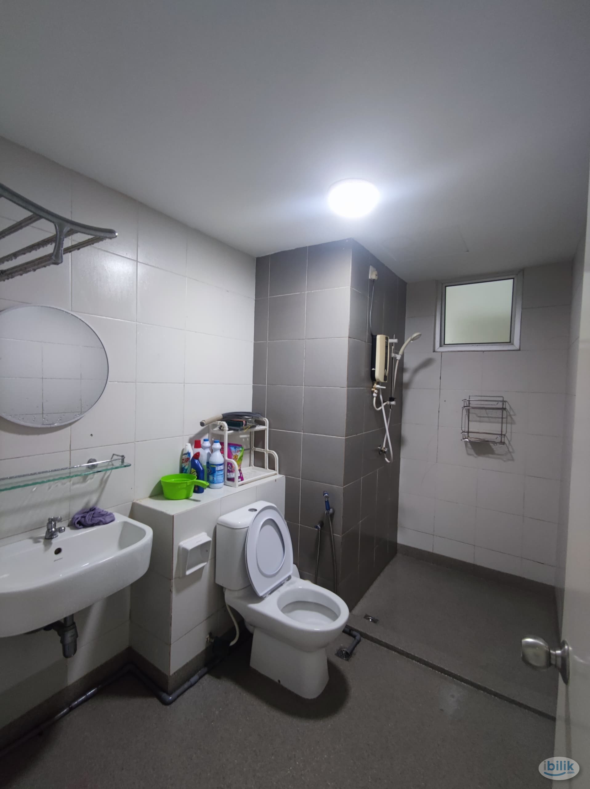 Image 4 of Middle Room at Elit Heights, Bayan Baru - Room rental in 