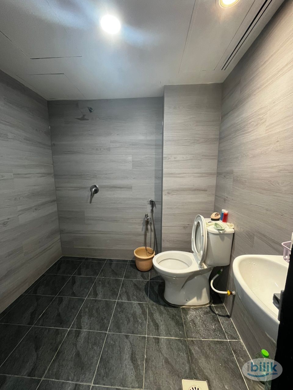 Image 3 of 🌺 Female Unit | 🚉 3 Min to Monorail | 🛏 Free WiFi + Laundry | 🚿 Shared Bathroom | 📍 Close to KL Hotspots | 💸 No Deposit - Room rental in 