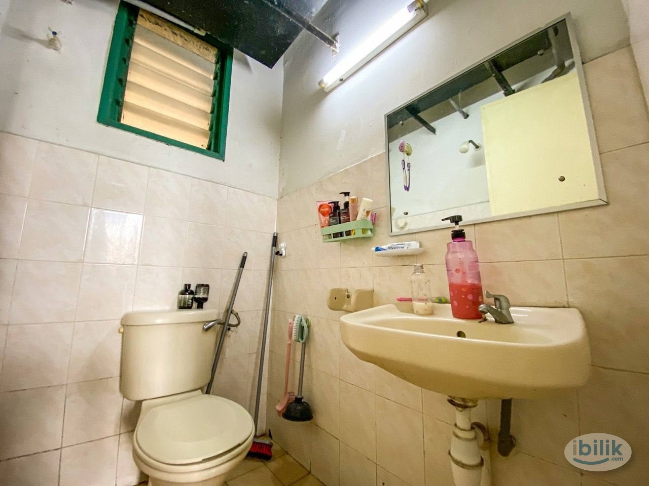 Image 5 of Middle Room at Seri Kembangan, Selangor - Room rental in 
