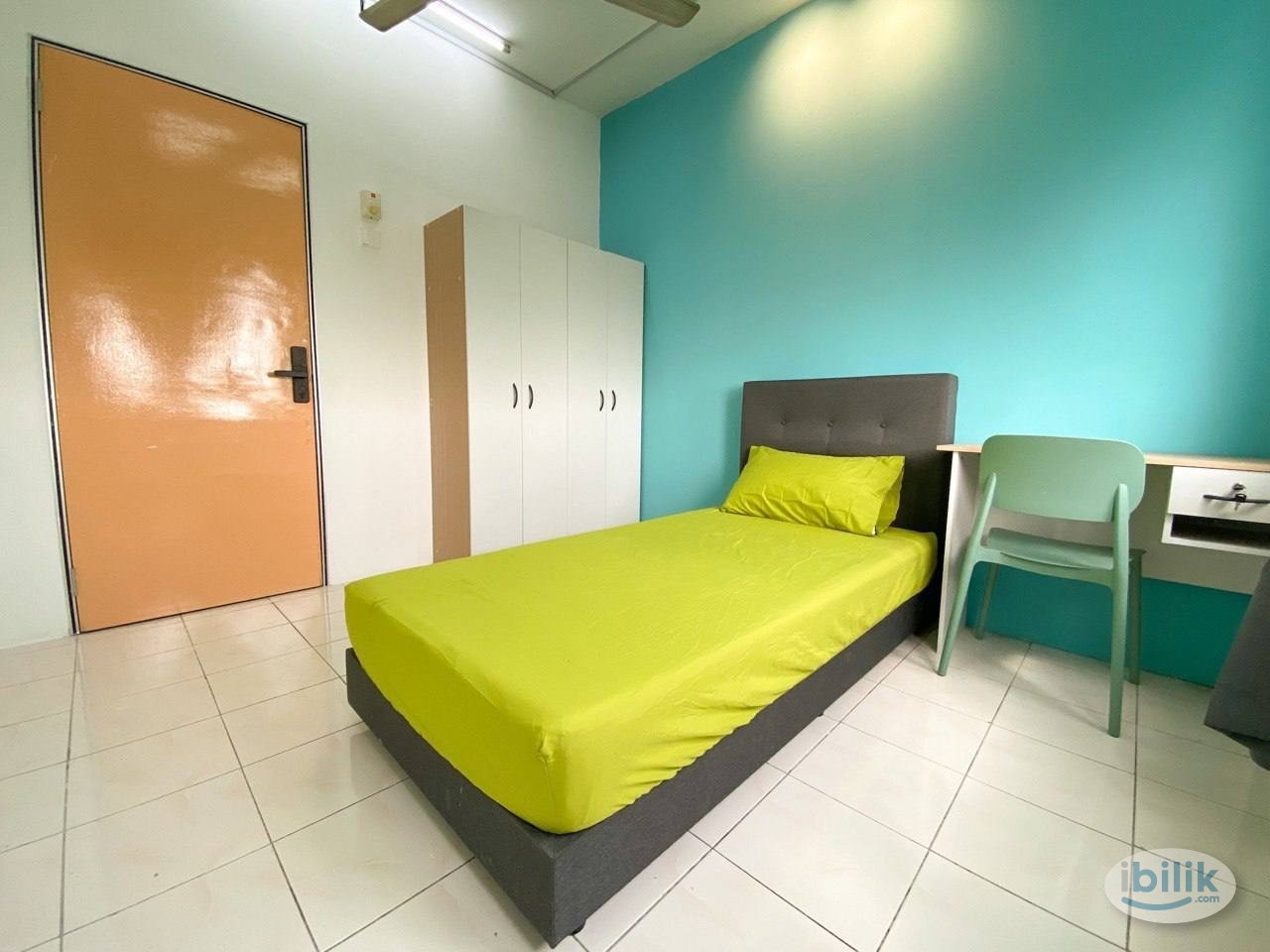 Image 1 of Middle Room at Seri Kembangan, Selangor - Room rental in 