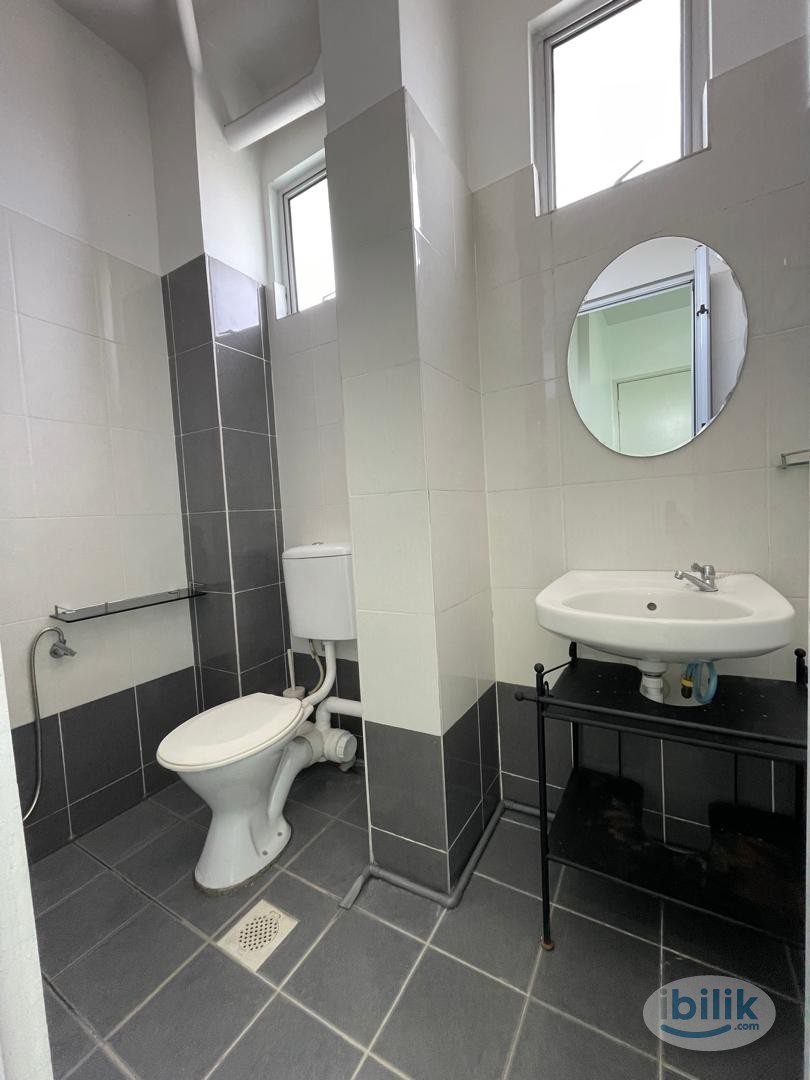 Image 2 of Master Room Private Bathroom | Bukit Tengah Near Icon City, Bukit Mertajam - Room rental in 