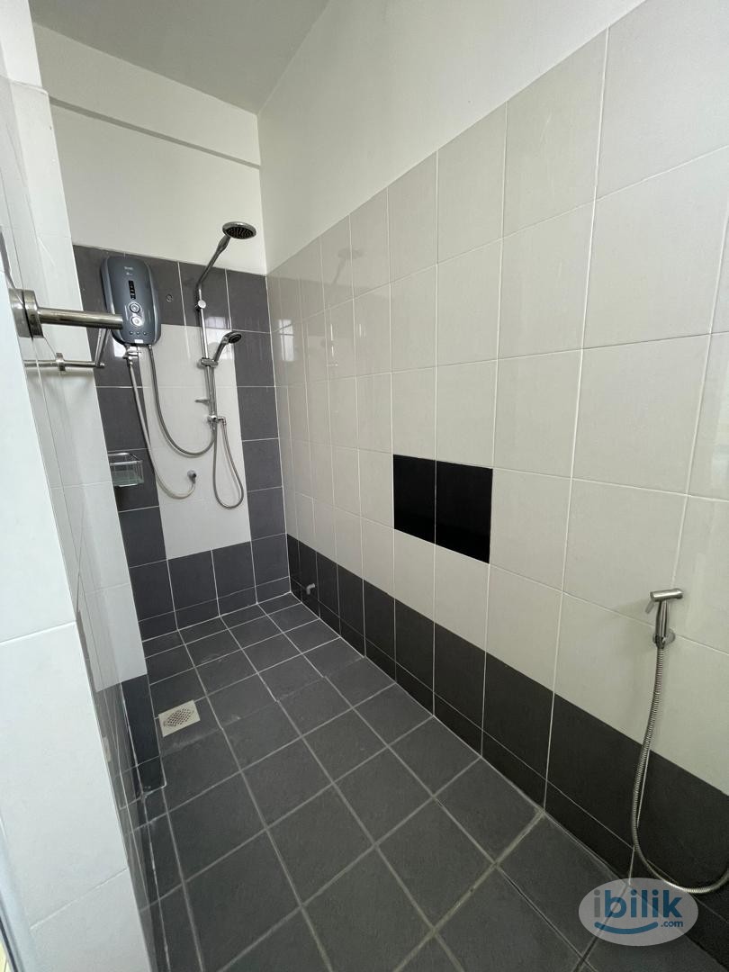 Image 2 of Master Room Private Bathroom | Bukit Tengah Near Icon City, Bukit Mertajam - Room rental in 