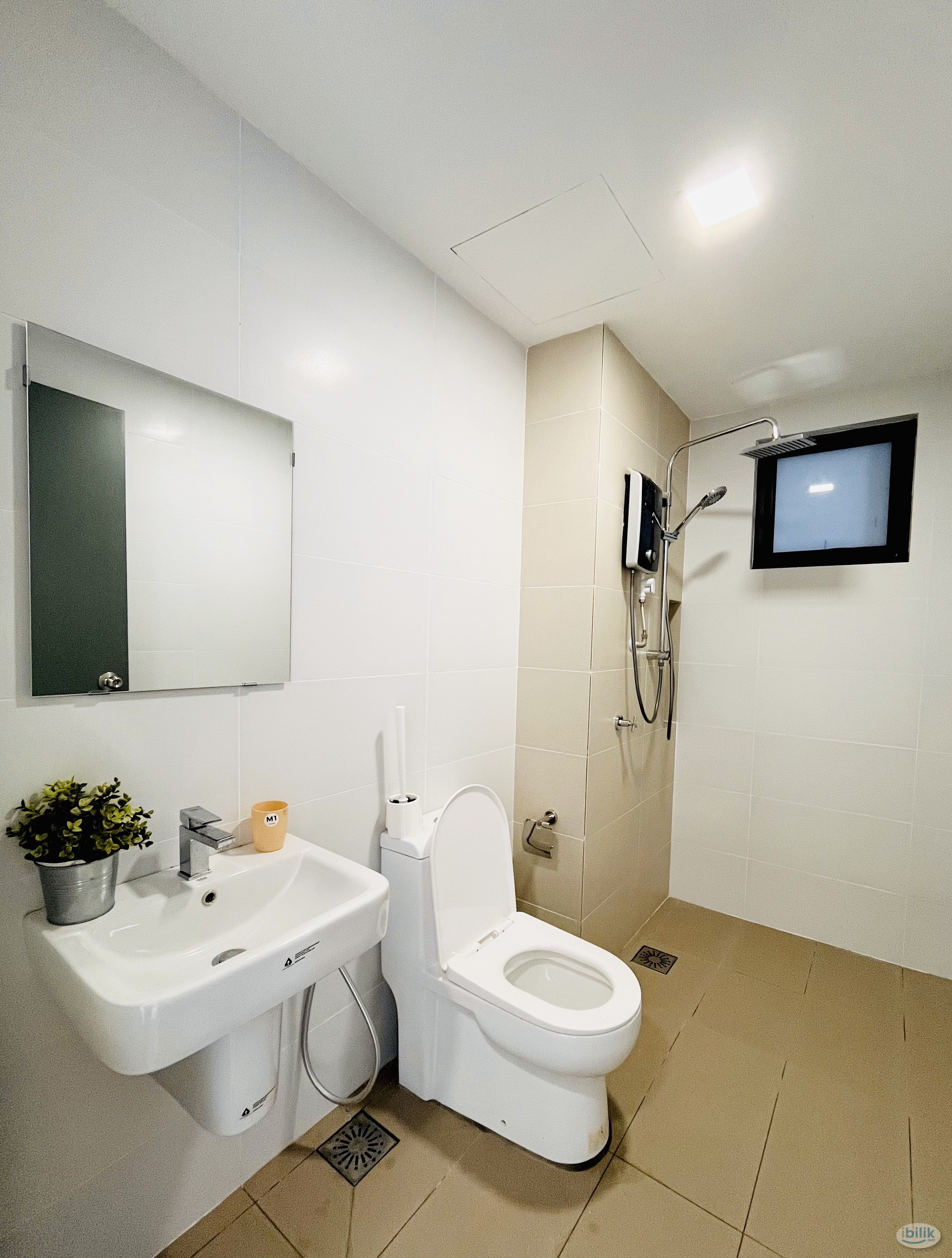Image 3 of Hospital Tengku Ampuan Rahimah Lotus Aeon Bukit Tinggi Middle Room - Room rental in 
