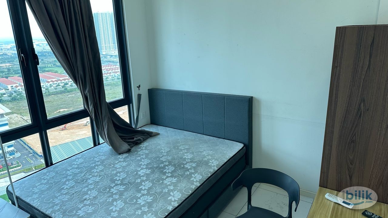 Image 1 of Middle Room at Suasana @ Utropolis, Batu Kawan - Room rental in 