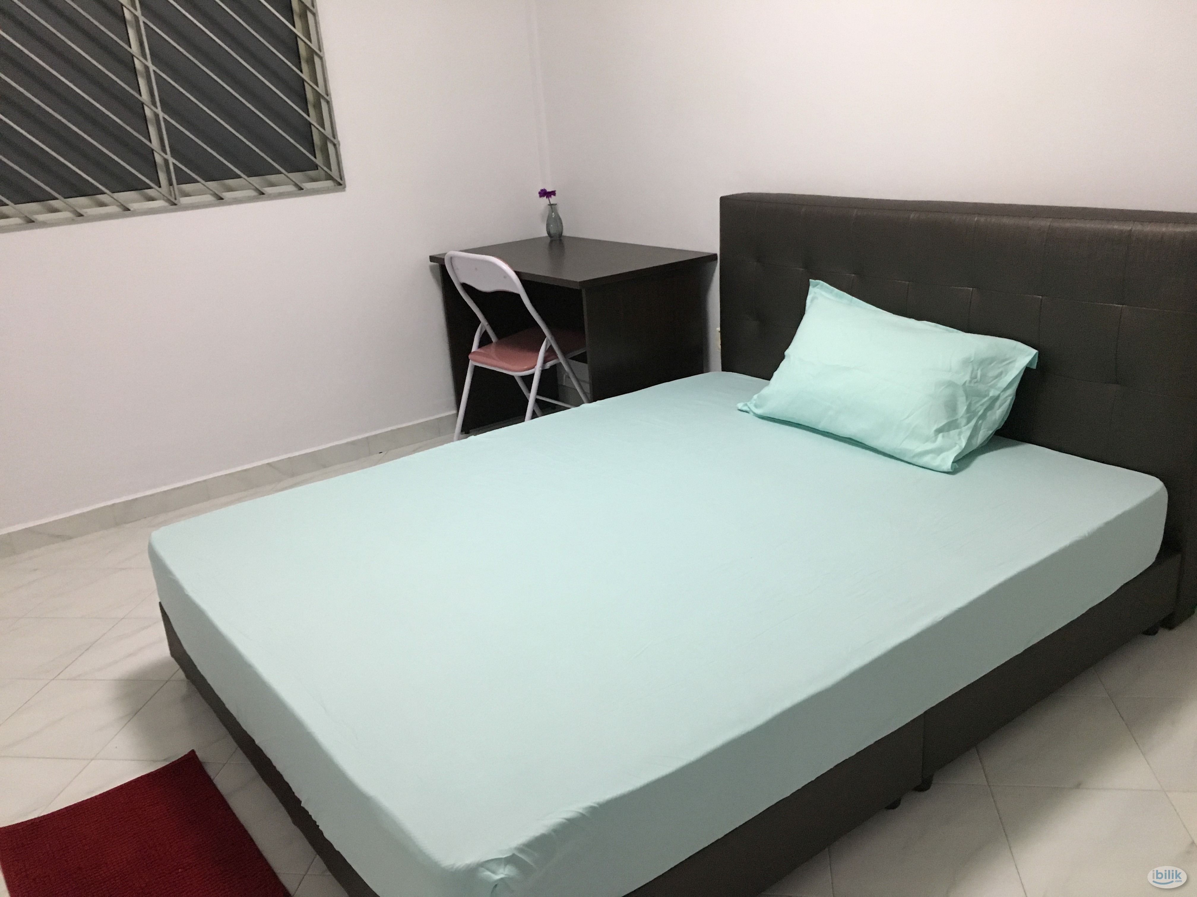 Image 1 of Middle Room at Serangoon, Singapore - Room rental in 