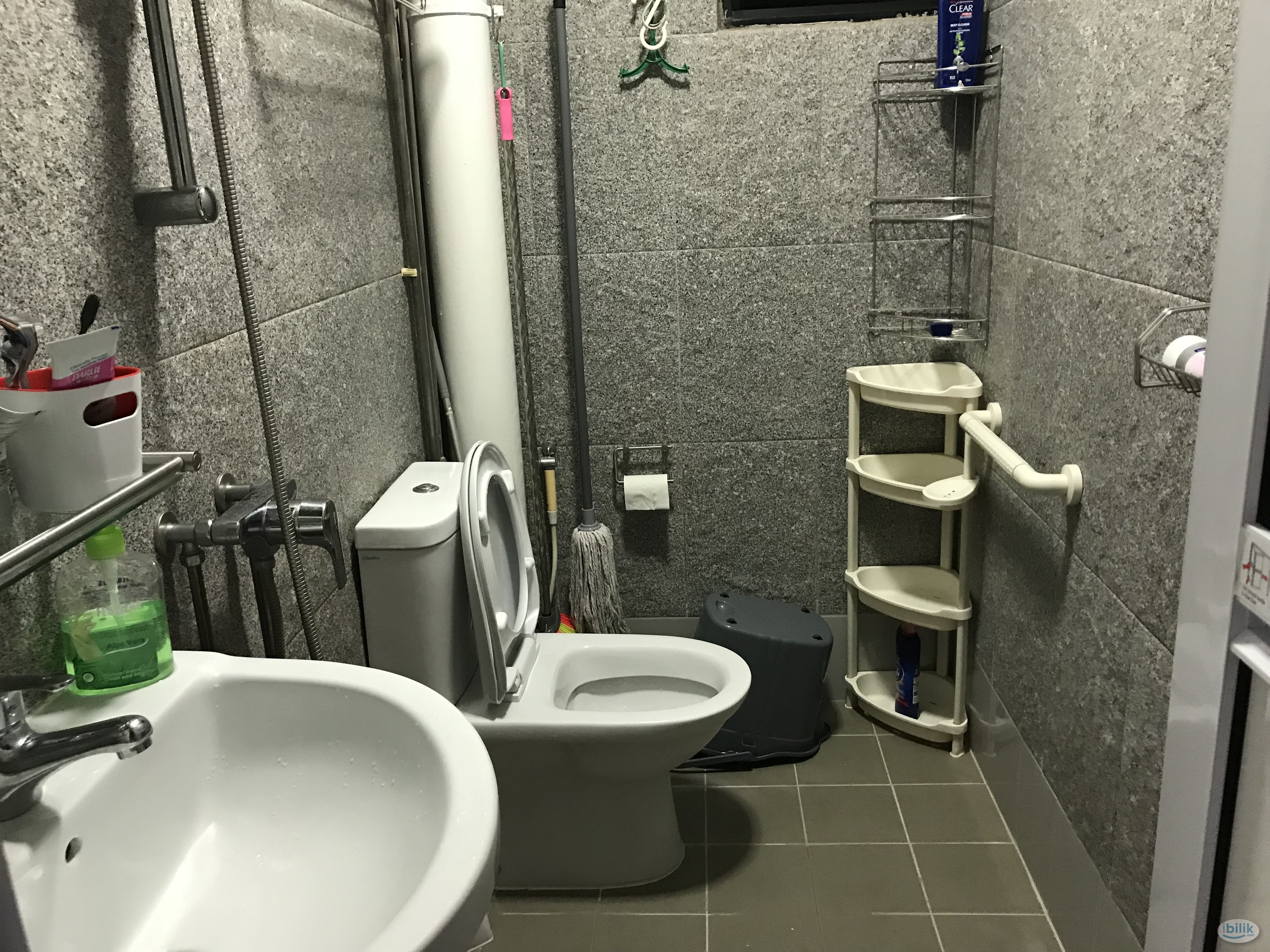 Image 5 of Middle Room at Serangoon, Singapore - Room rental in 