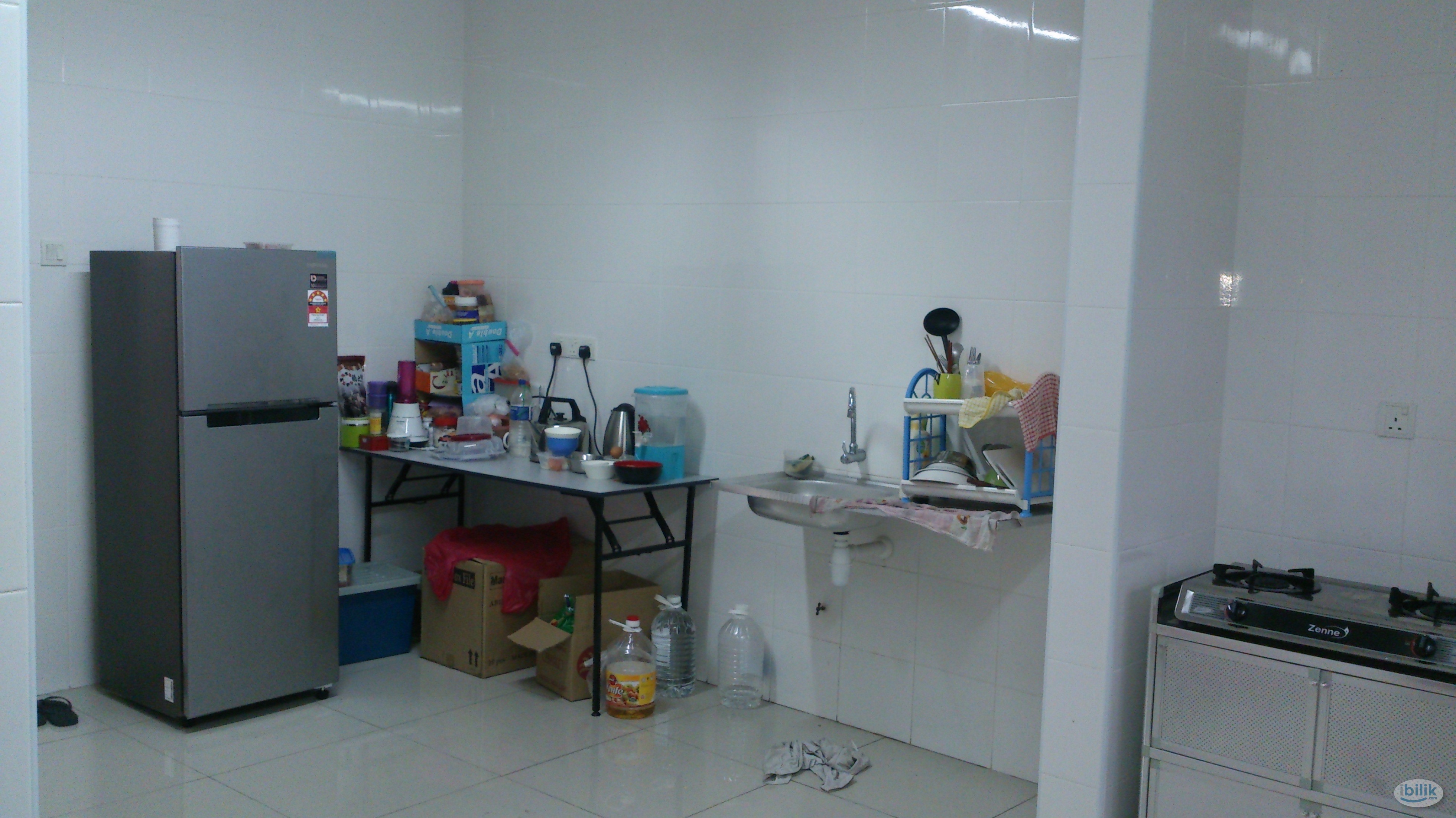 Image 2 of Gated&Guarded Taman Private Toilet Middle Room at Kemuning Utama, Kota Kemuning - Room rental in 