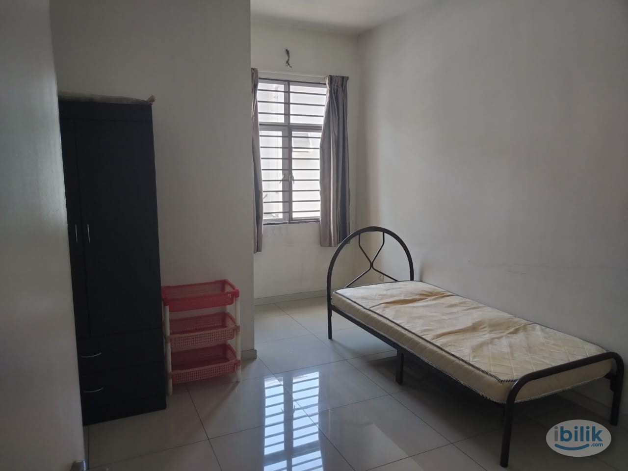 Image 3 of Gated&Guarded Taman Private Toilet Middle Room at Kemuning Utama, Kota Kemuning - Room rental in 