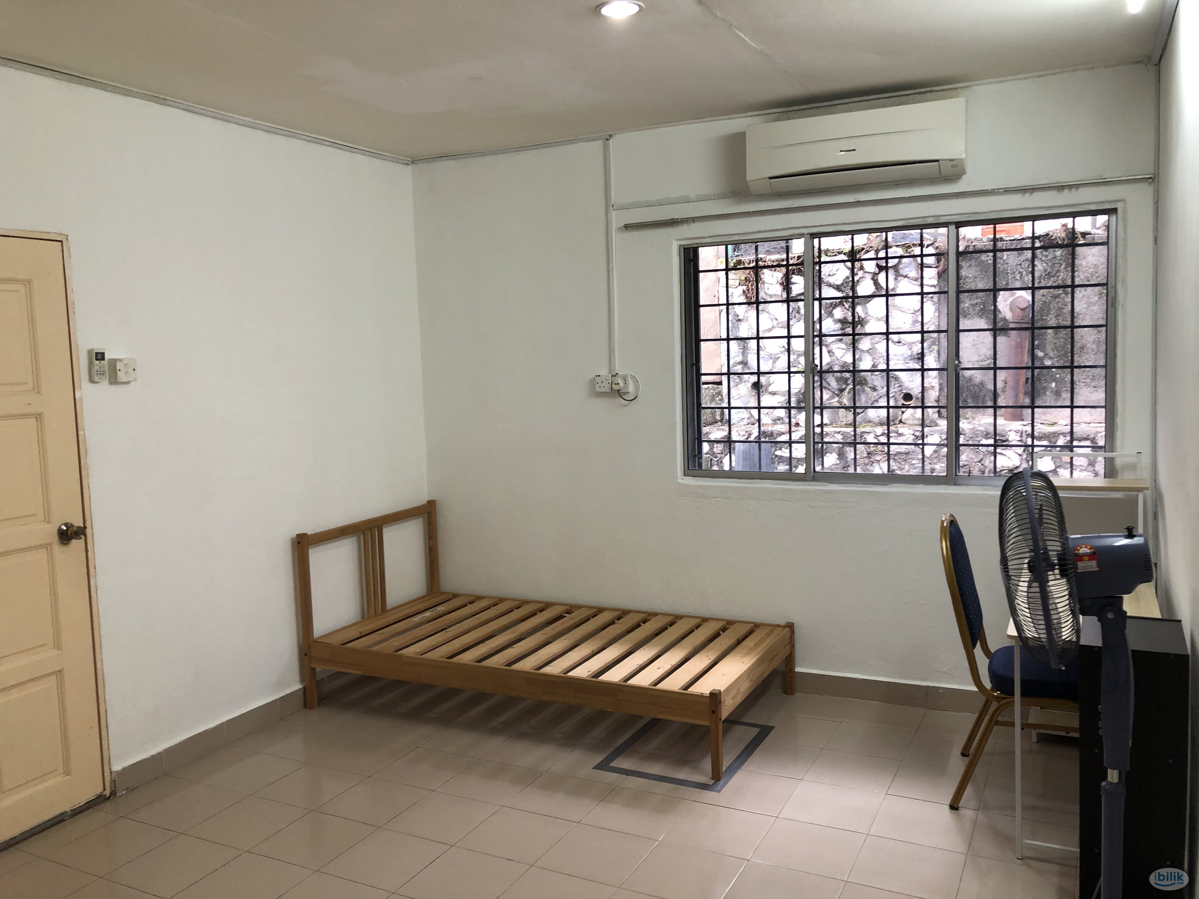 Image 1 of Large, Comfy, Super Convenient Location, Middle Room at Jln Limau Manis, Bangsar, KL - Room rental in 