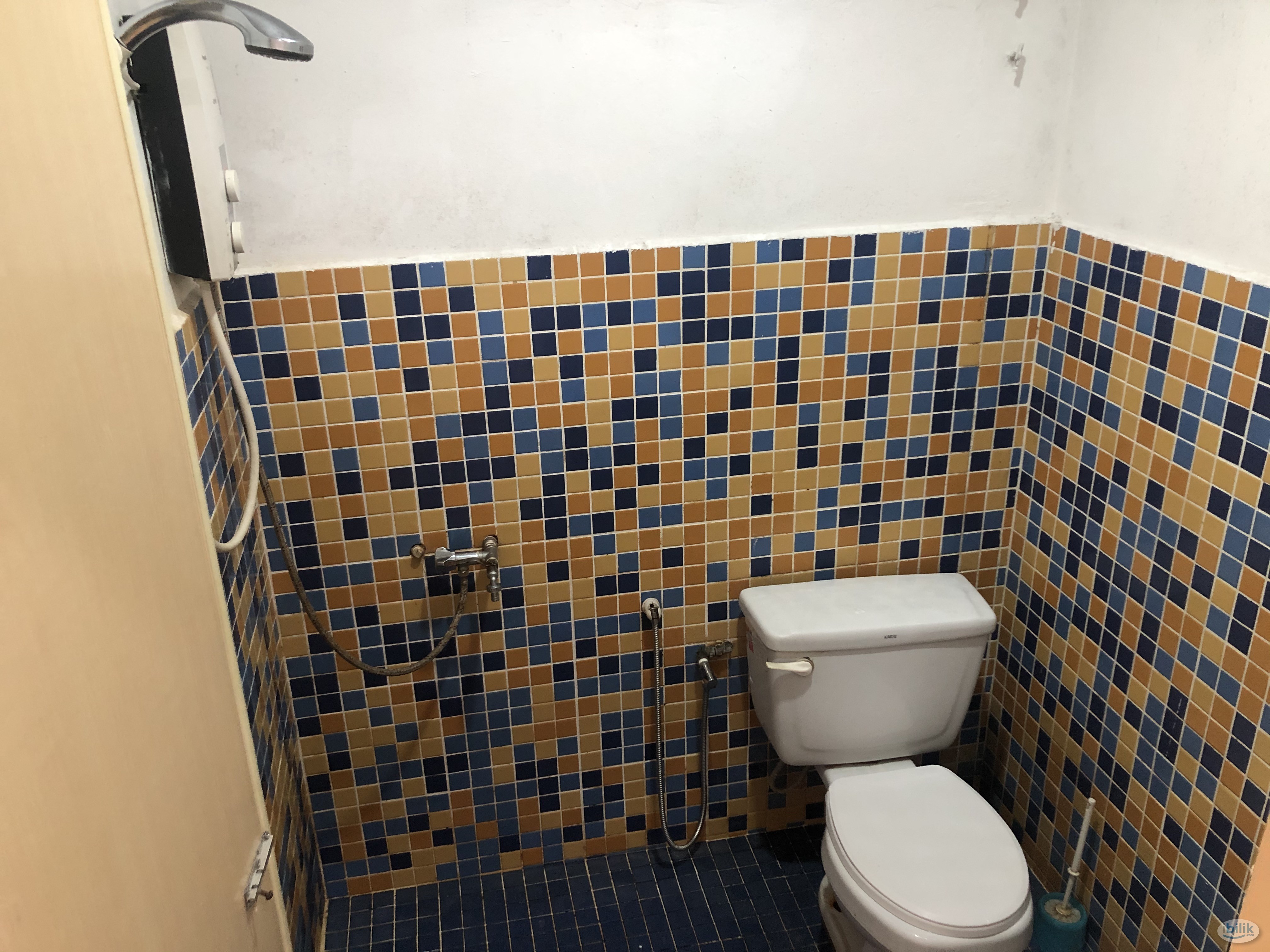 Image 4 of Large, Comfy, Super Convenient Location, Middle Room at Jln Limau Manis, Bangsar, KL - Room rental in 