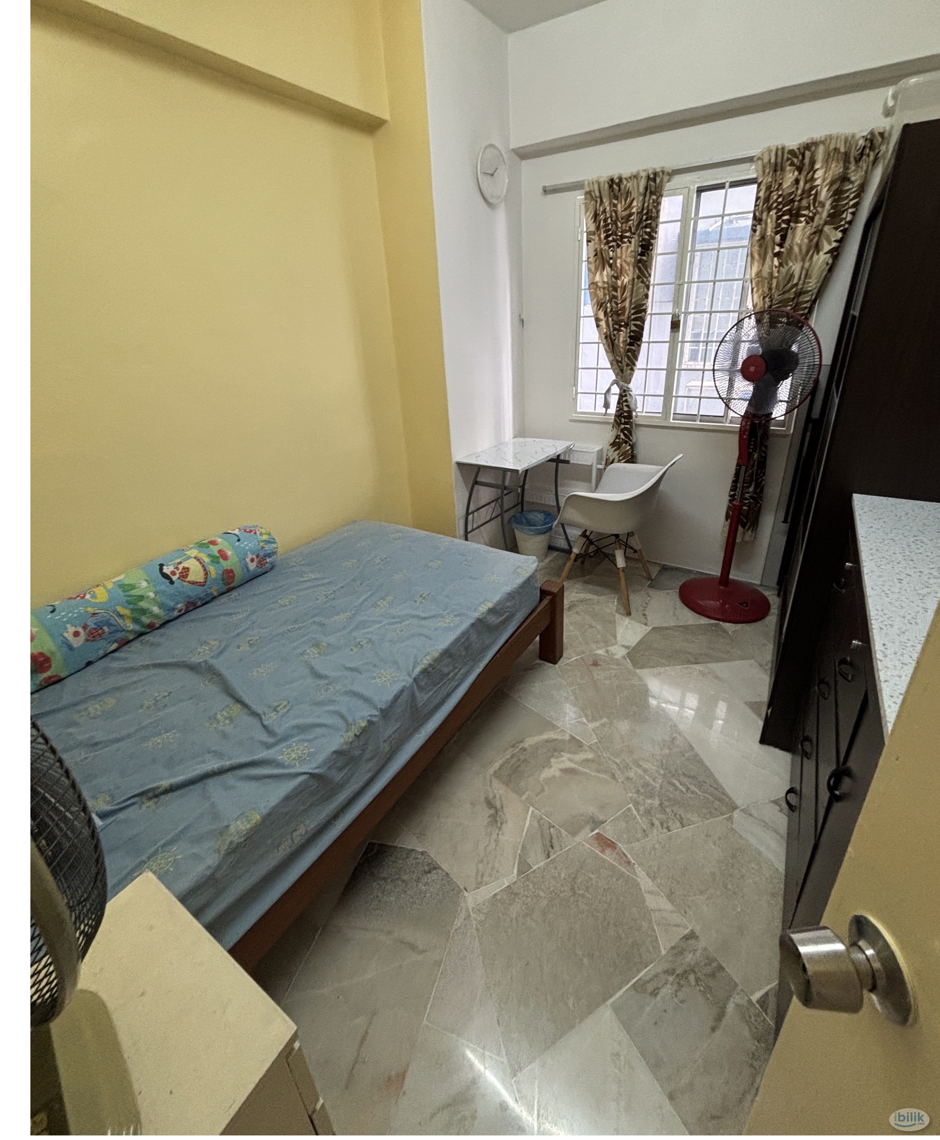 Image 1 of Middle room (near MRT) bukit pandan 1 - Room rental in 