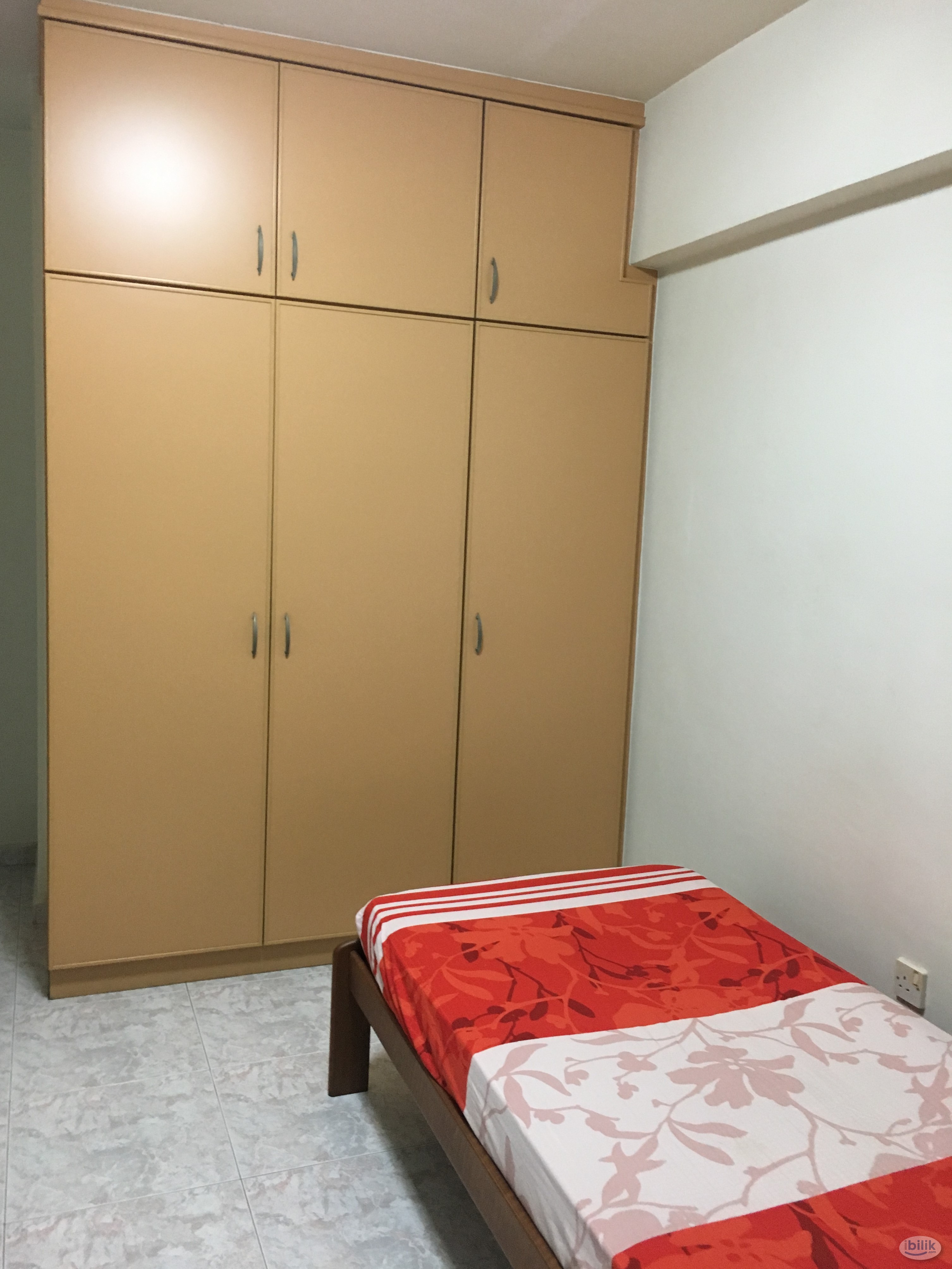 Image 2 of Middle Room at Tiong Bahru, Central Area - Room rental in 