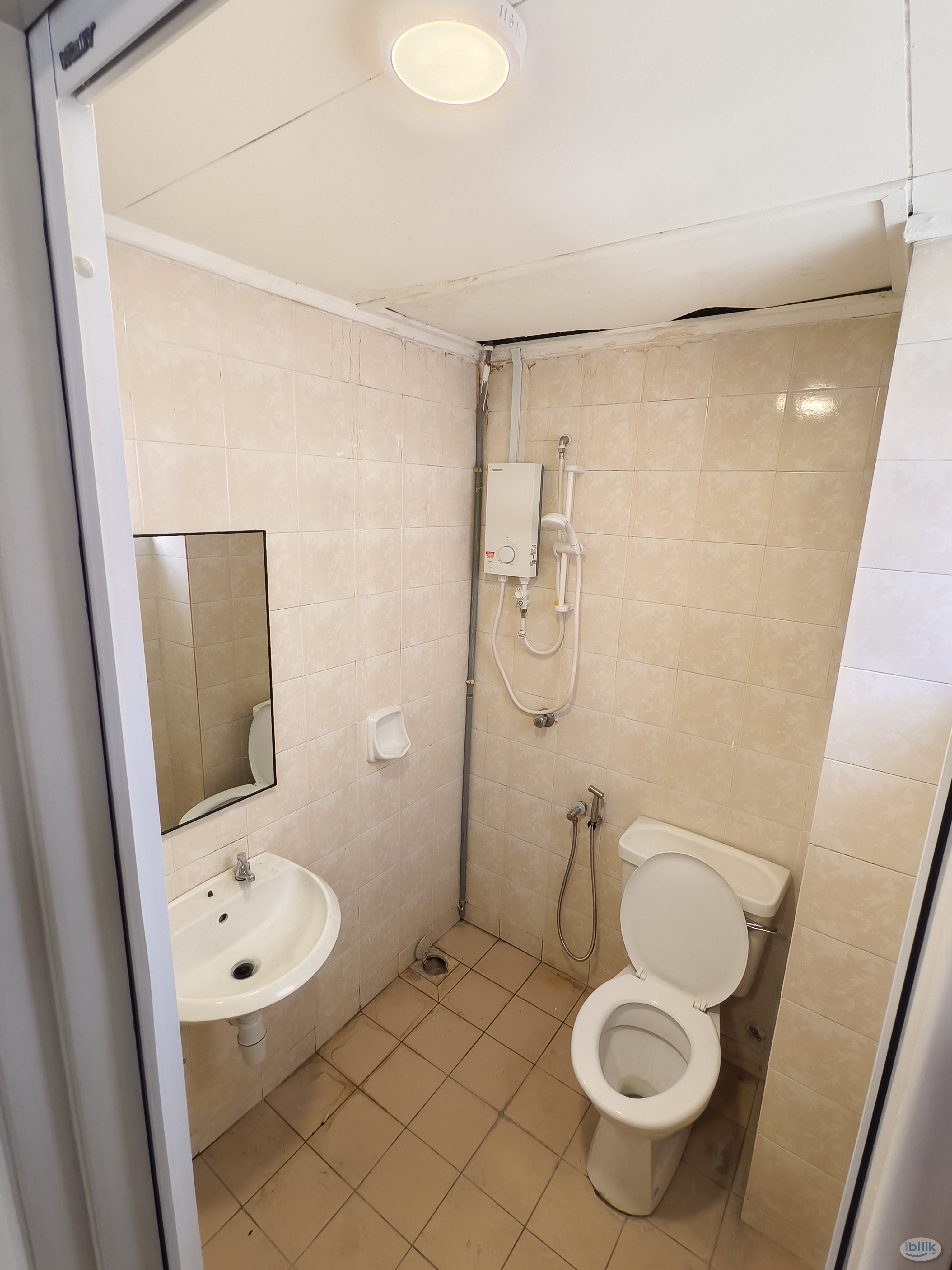 Image 5 of 👧Female Unit Middle Room at D'aman Crimson 4min WALK to LRT Lembah Subang - Room rental in 