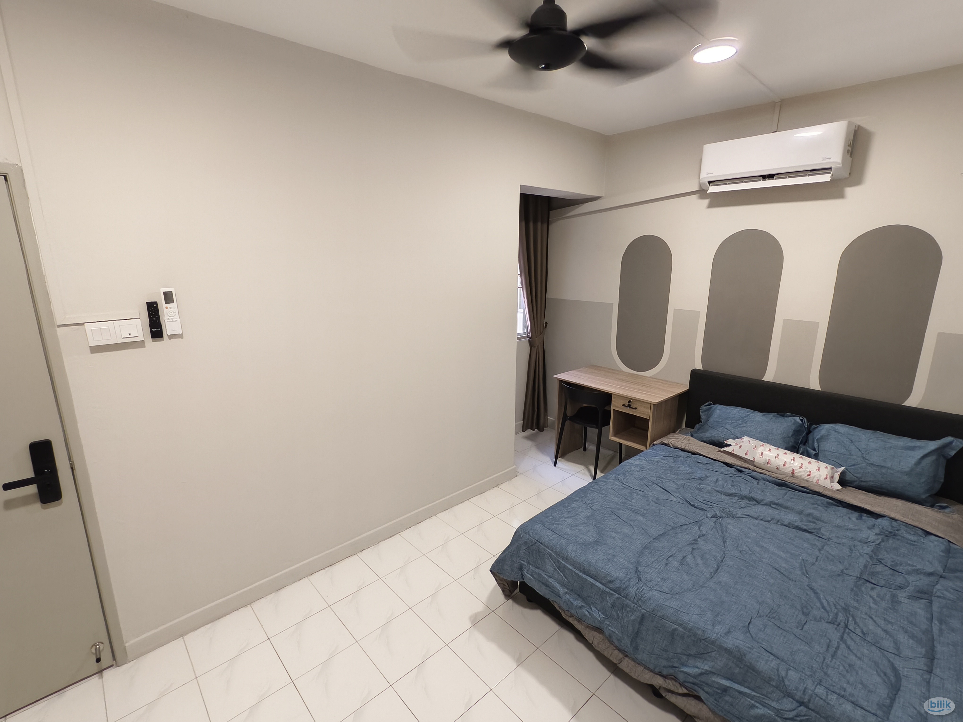 Image 1 of 👧Female Unit Middle Room at D'aman Crimson 4min WALK to LRT Lembah Subang - Room rental in 