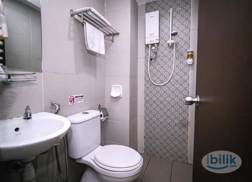 Image 1 of Middle Room at Adya - Room rental in 