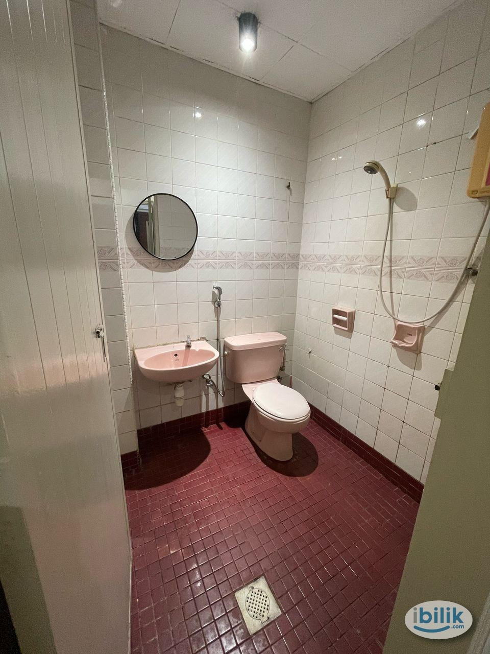 Image 2 of Middle Room at Hotel Hankyu - Room rental in 