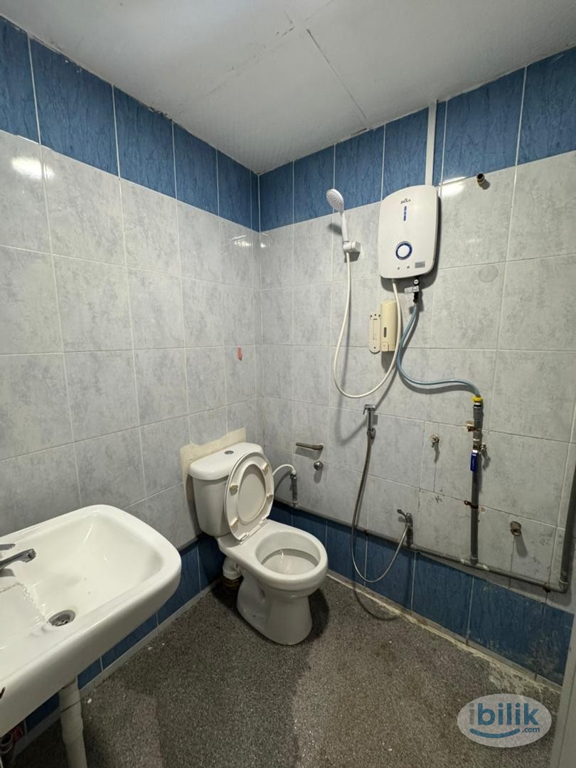 Image 2 of 🔥10 Min to CIQ 🔥- Affordable room, fully furnished, ATTACHED private toilet and RM300 Deposit needed Only🥰🌟 - Room rental in 