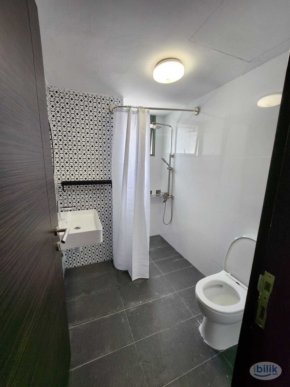 Image 2 of Master Room at Cassia View, Geylang - Room rental in 